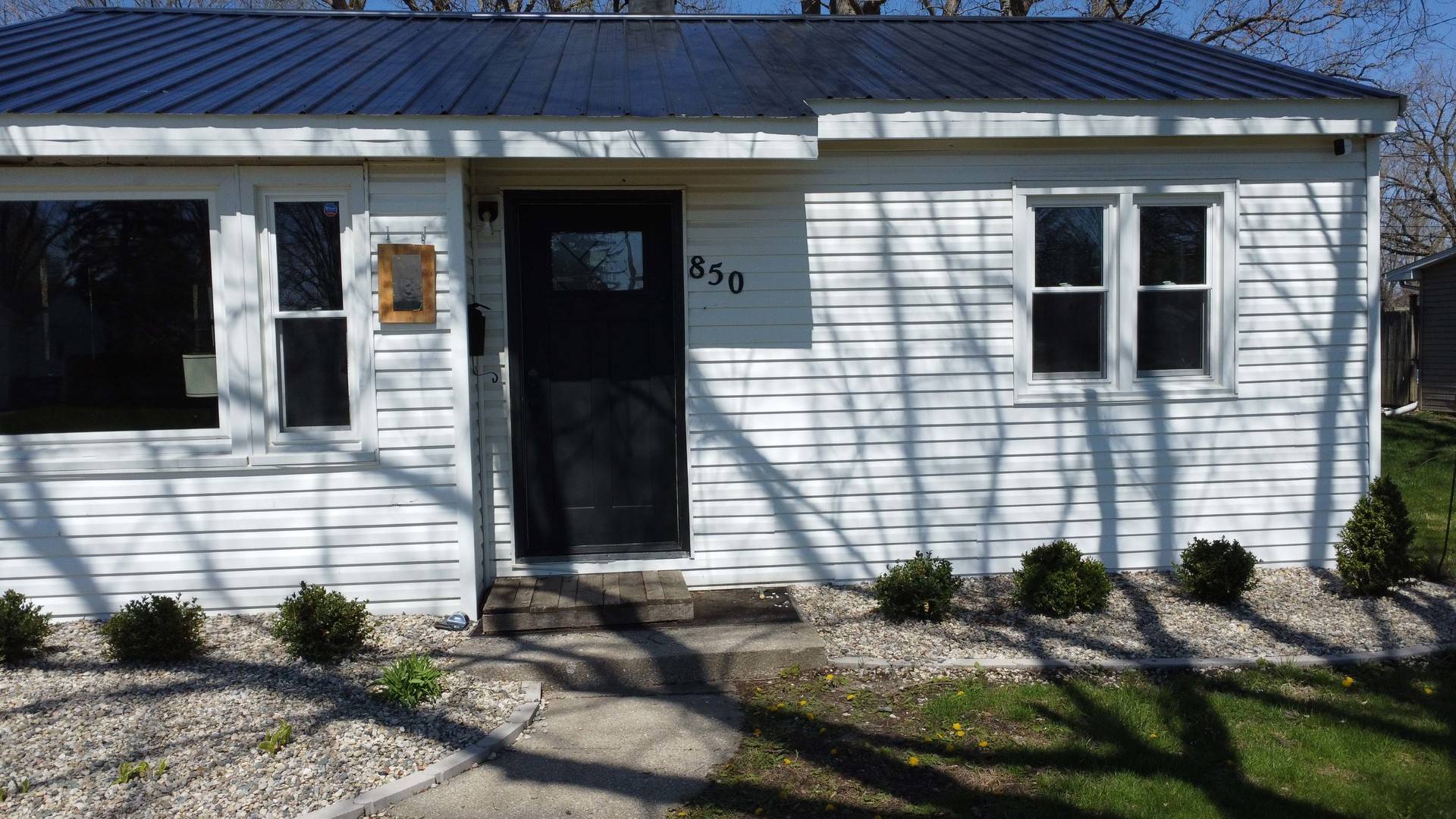 850 E Locust ST, Watseka, IL 60970