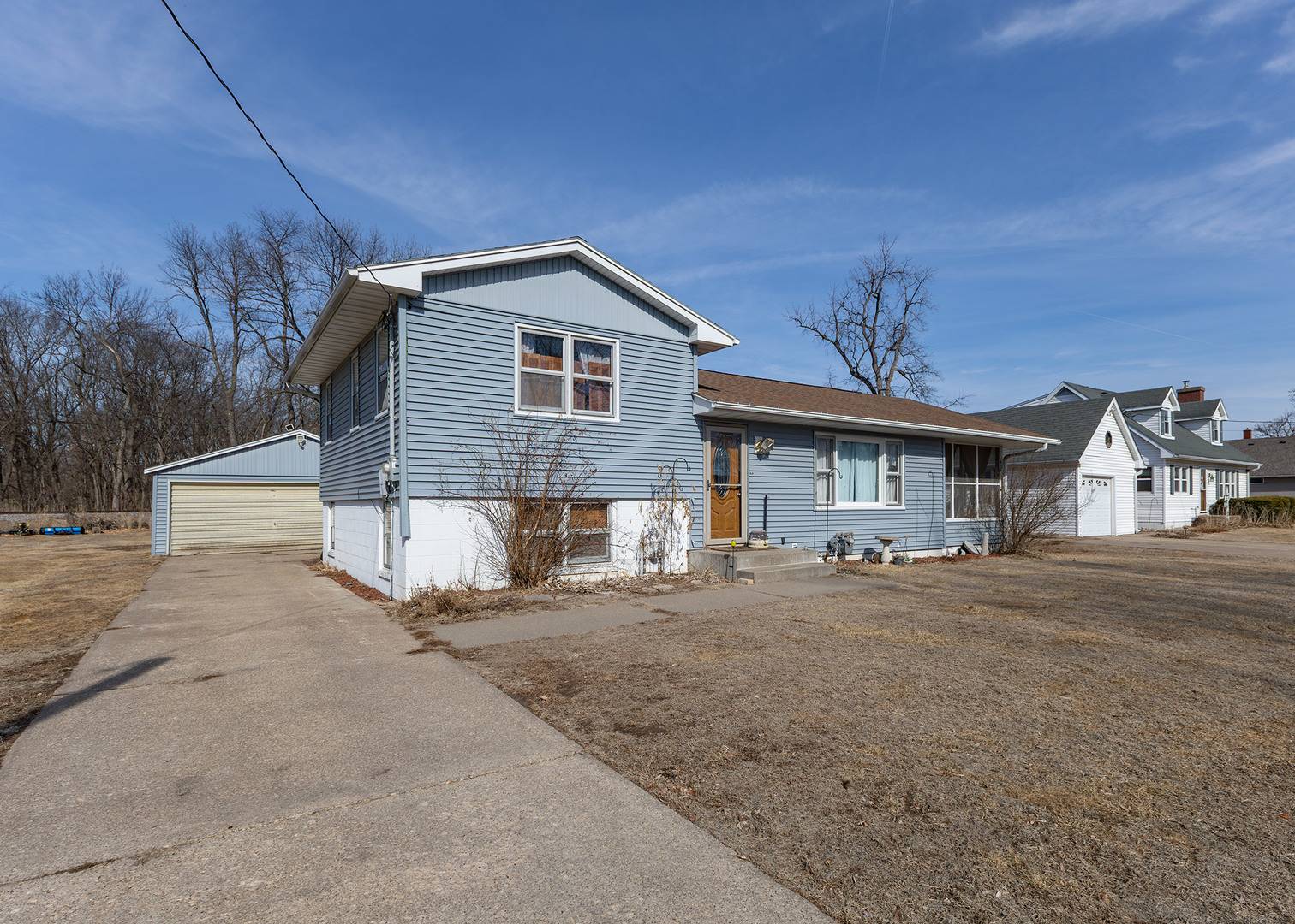 1608 3rd ST, Camanche, IA 52730