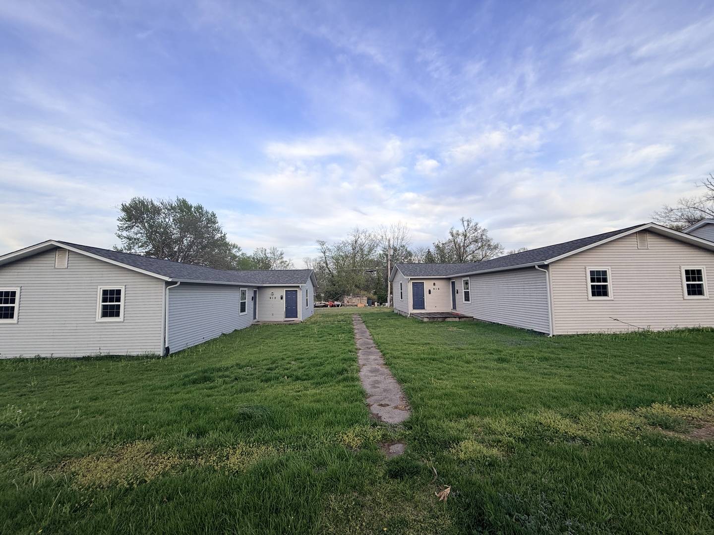 916 S 10th ST, Herrin, IL 62948