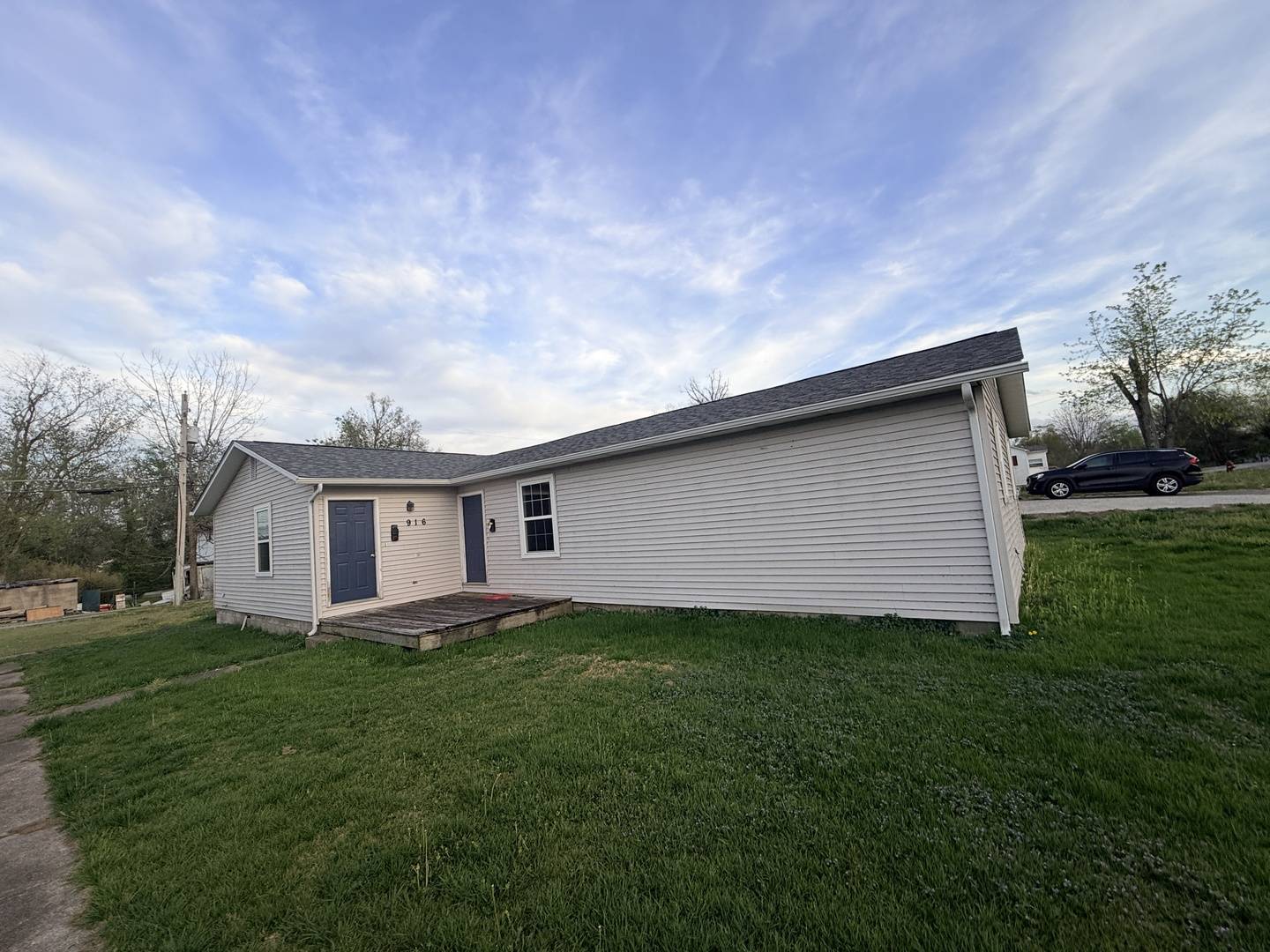 916 S 10th ST, Herrin, IL 62948