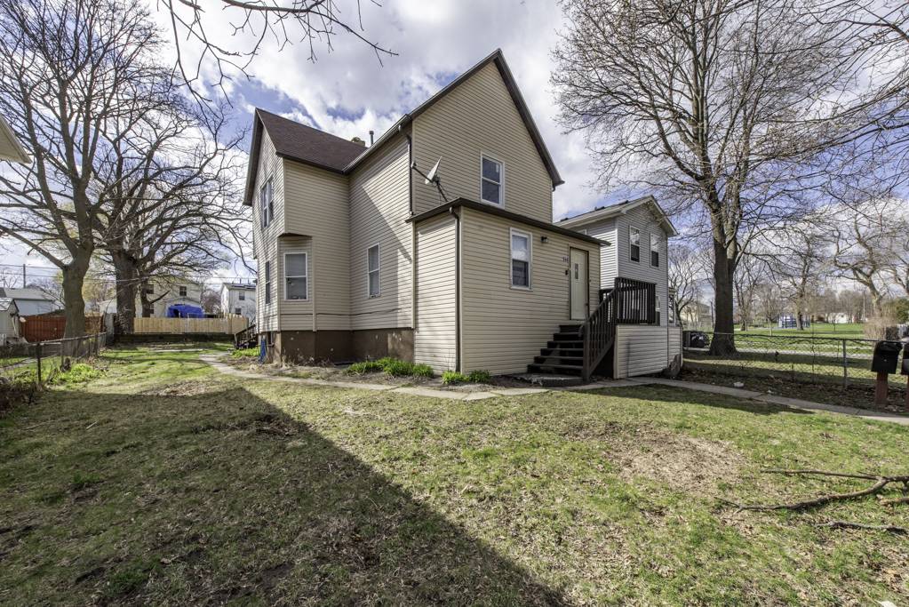 644 Lenox AVE, Waukegan, IL 60085