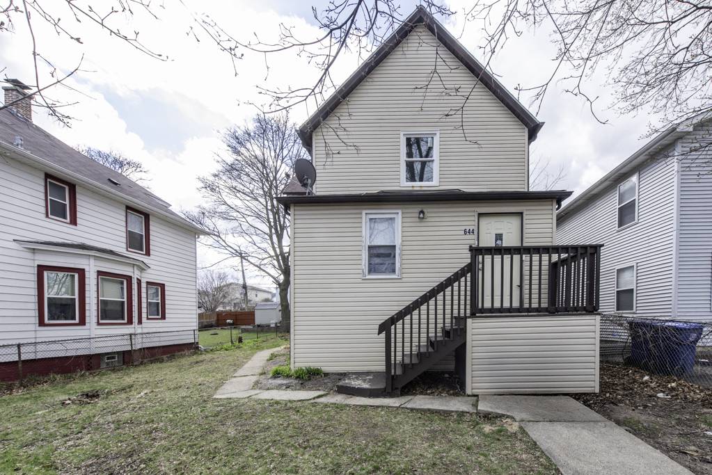 644 Lenox AVE, Waukegan, IL 60085