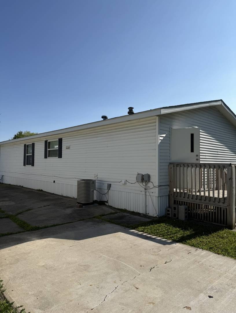 50 CANDLELIGHT DR #50, Sauk Village, IL 60411