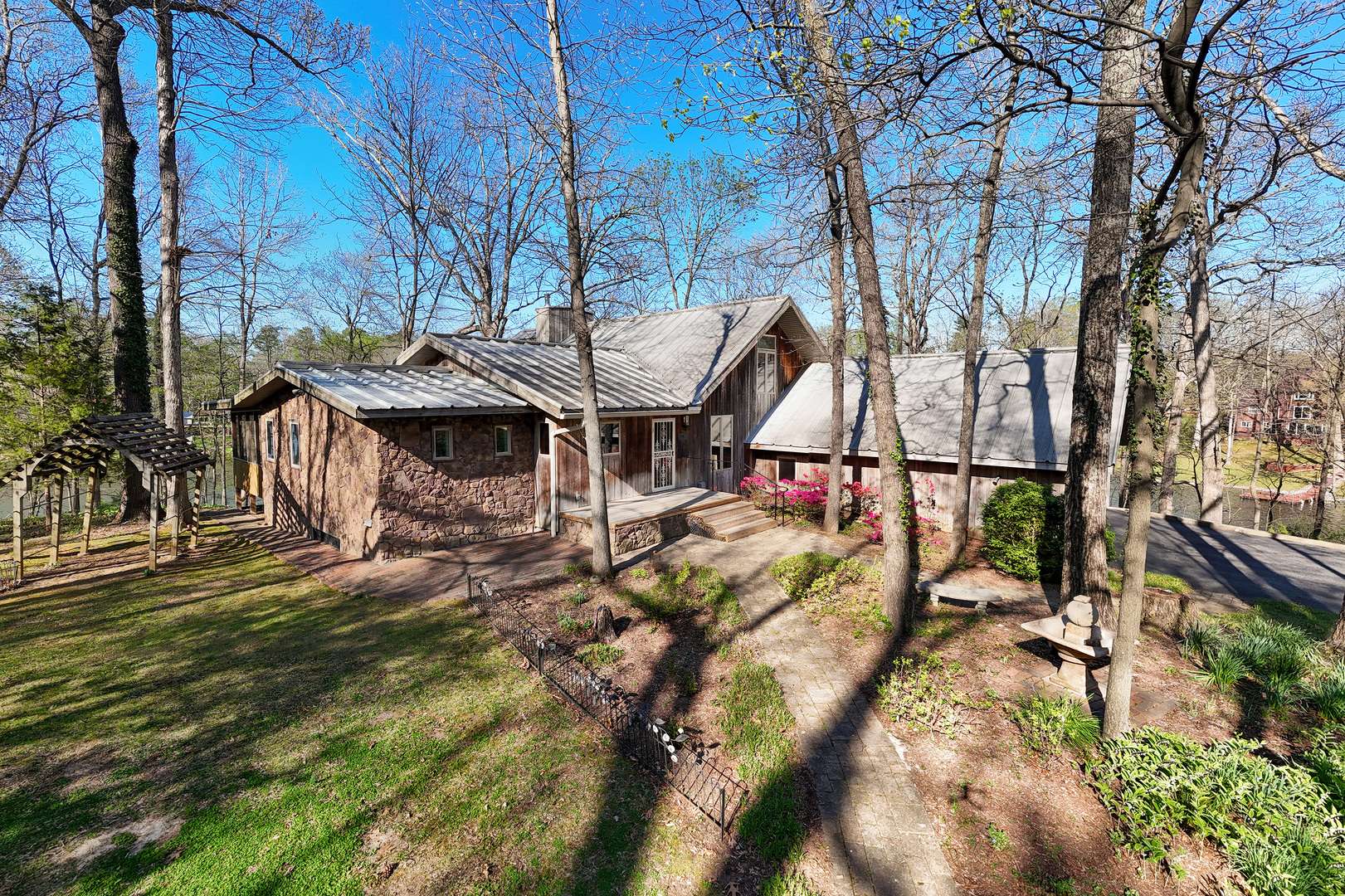 5 Lake Shore CT, Carbondale, IL 62902