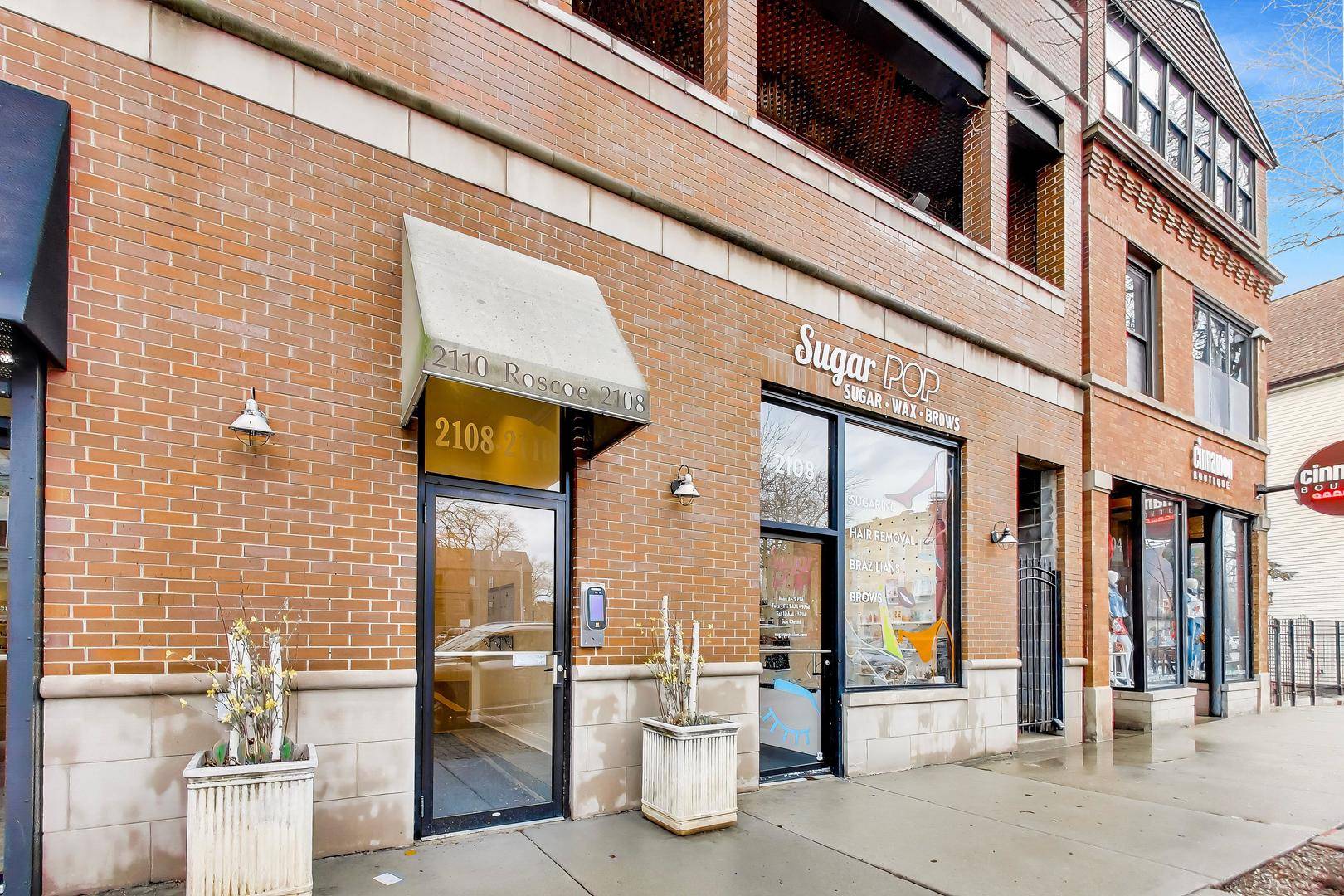 2108 W Roscoe ST, Chicago, IL 60618
