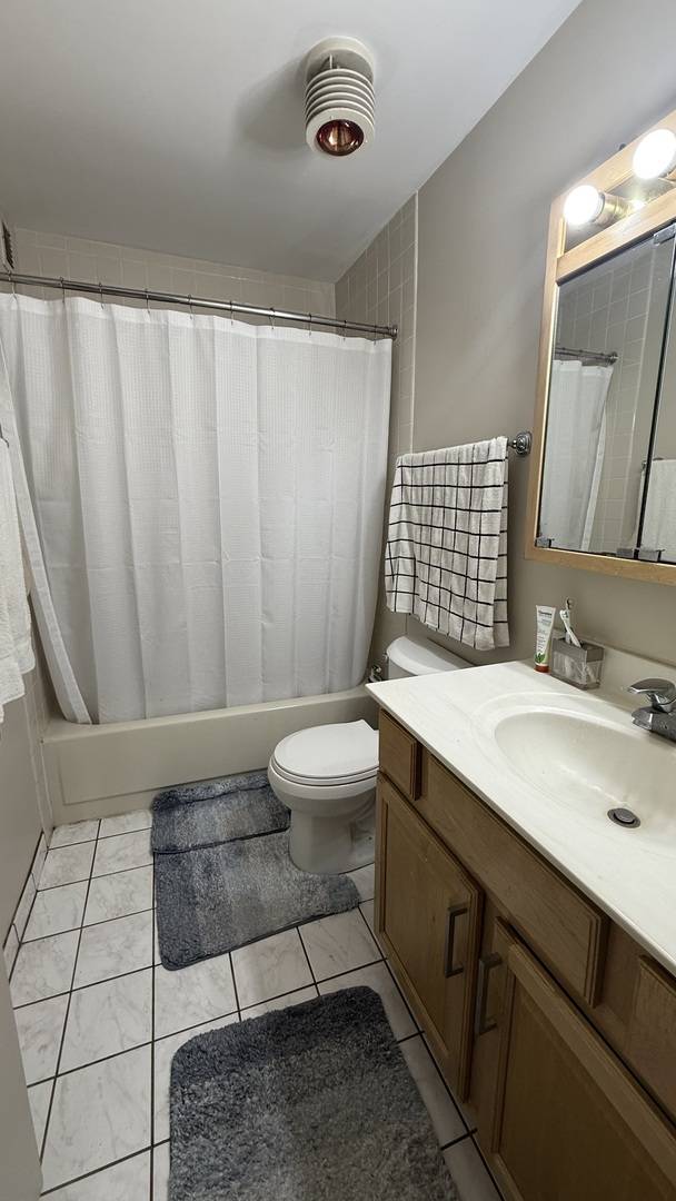 2605 S Indiana AVE #1008, Chicago, IL 60616