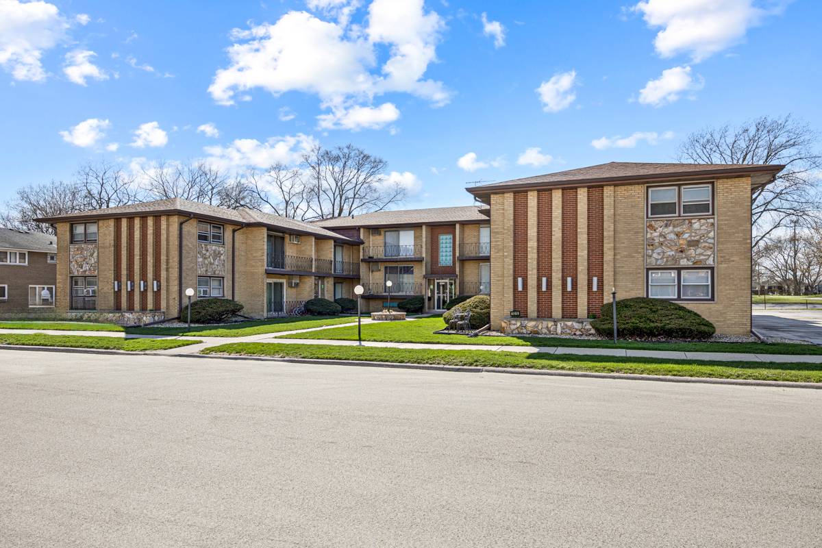 18318 Exchange AVE #2F, Lansing, IL 60438