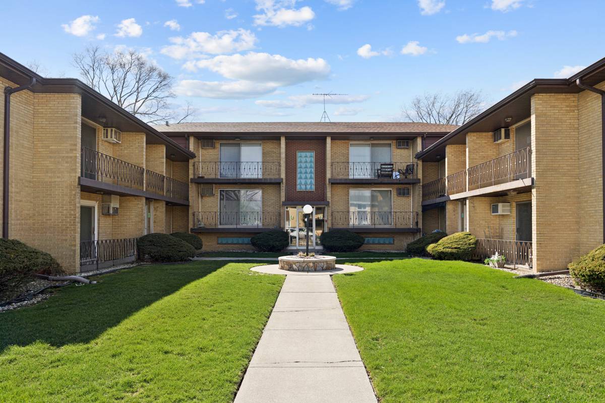 18318 Exchange AVE #2F, Lansing, IL 60438