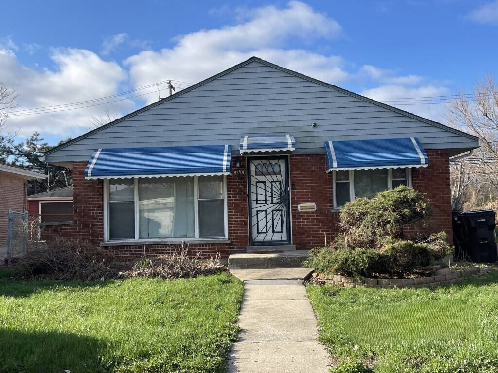 8658 S University AVE, Chicago, IL 60619