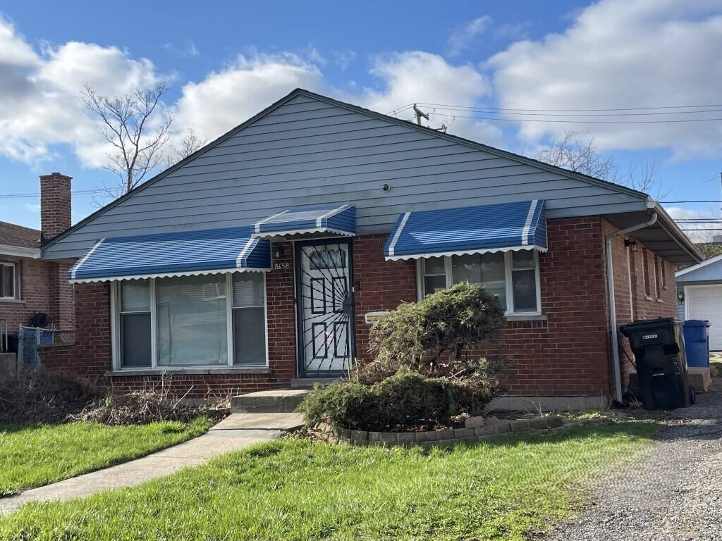 8658 S University AVE, Chicago, IL 60619