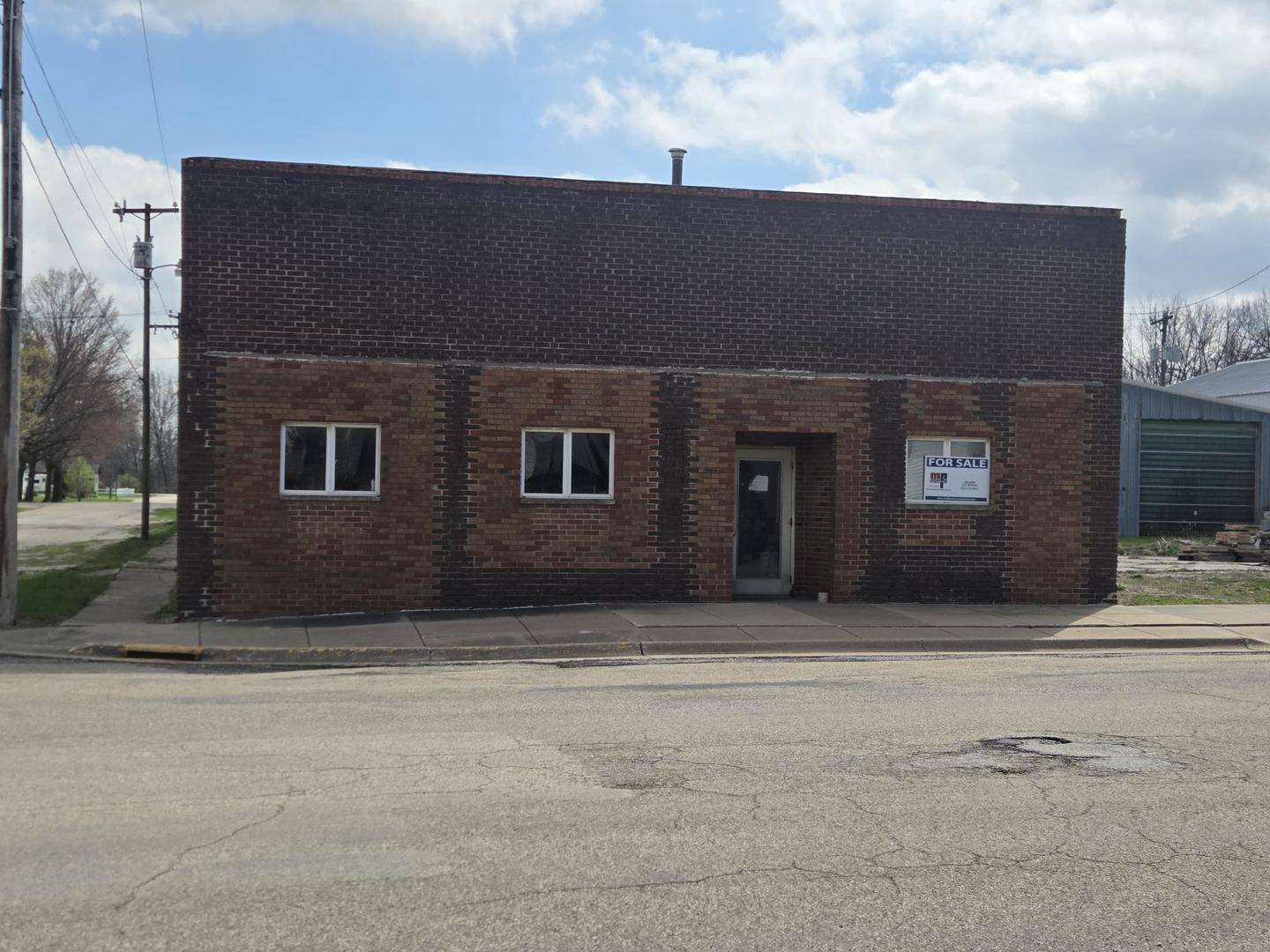 300 3rd ST, Sherrard, IL 61281