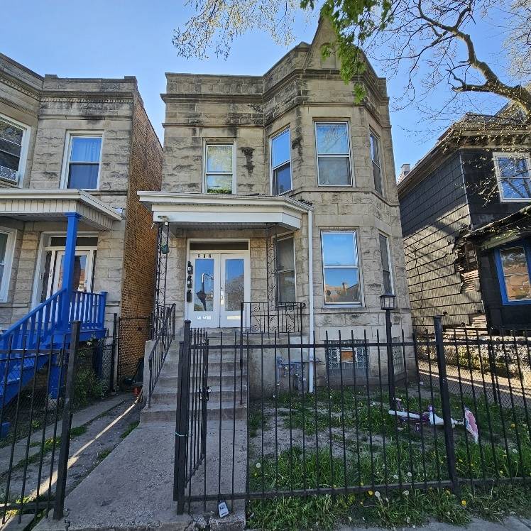 212 N LEAMINGTON AVE, Chicago, IL 60644