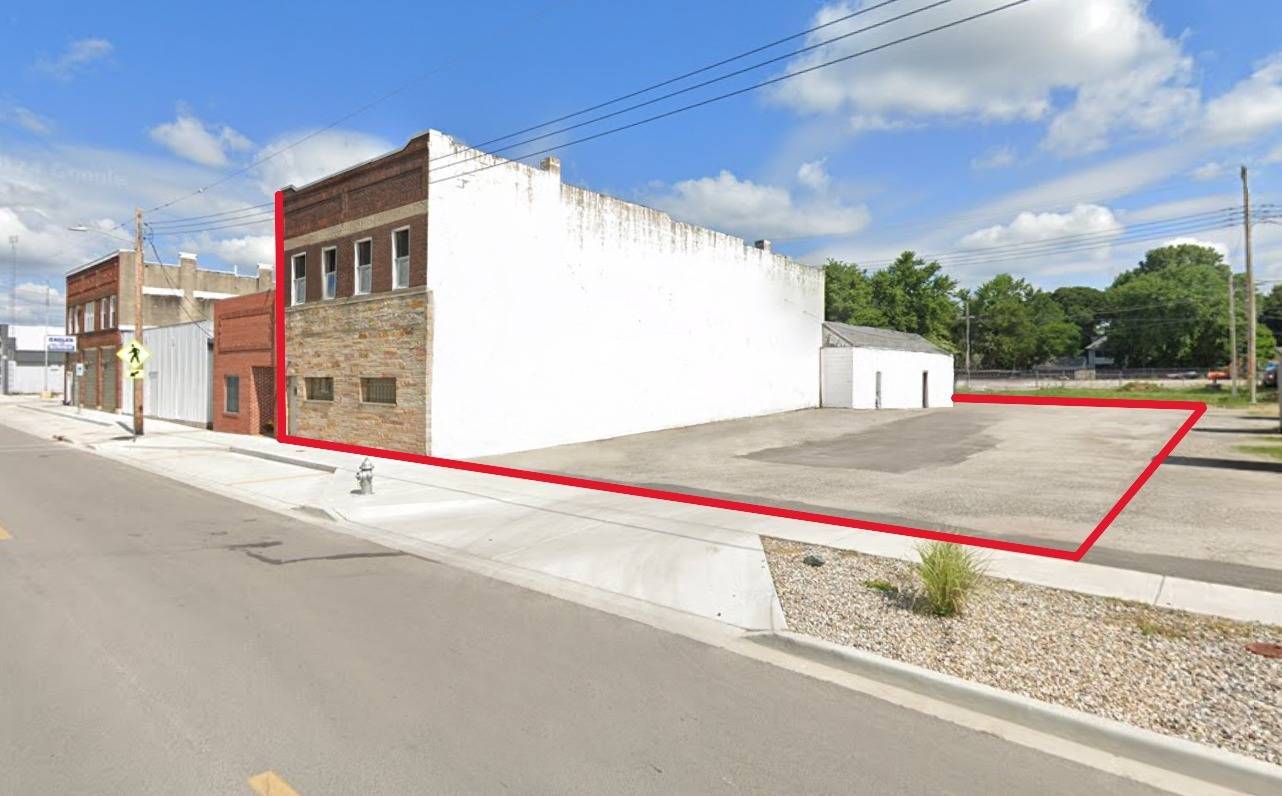 229 E Main Cross ST, Taylorville, IL 62568