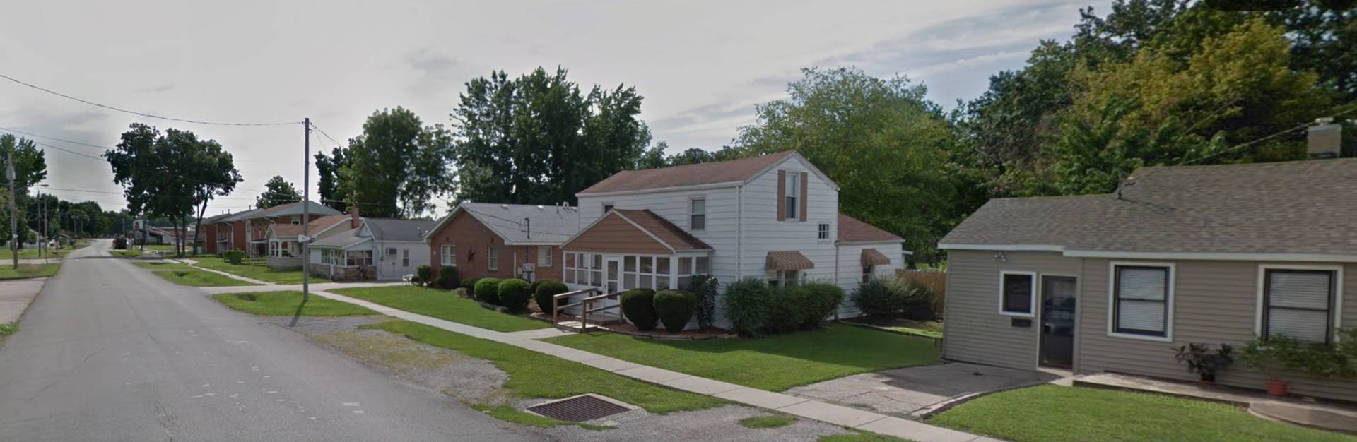 317 E South ST, Duquoin, IL 62832