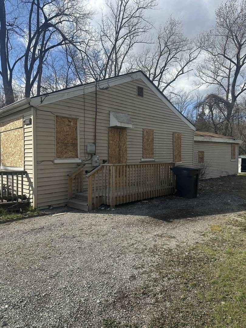 3702 Lincoln LN E, Robbins, IL 60472