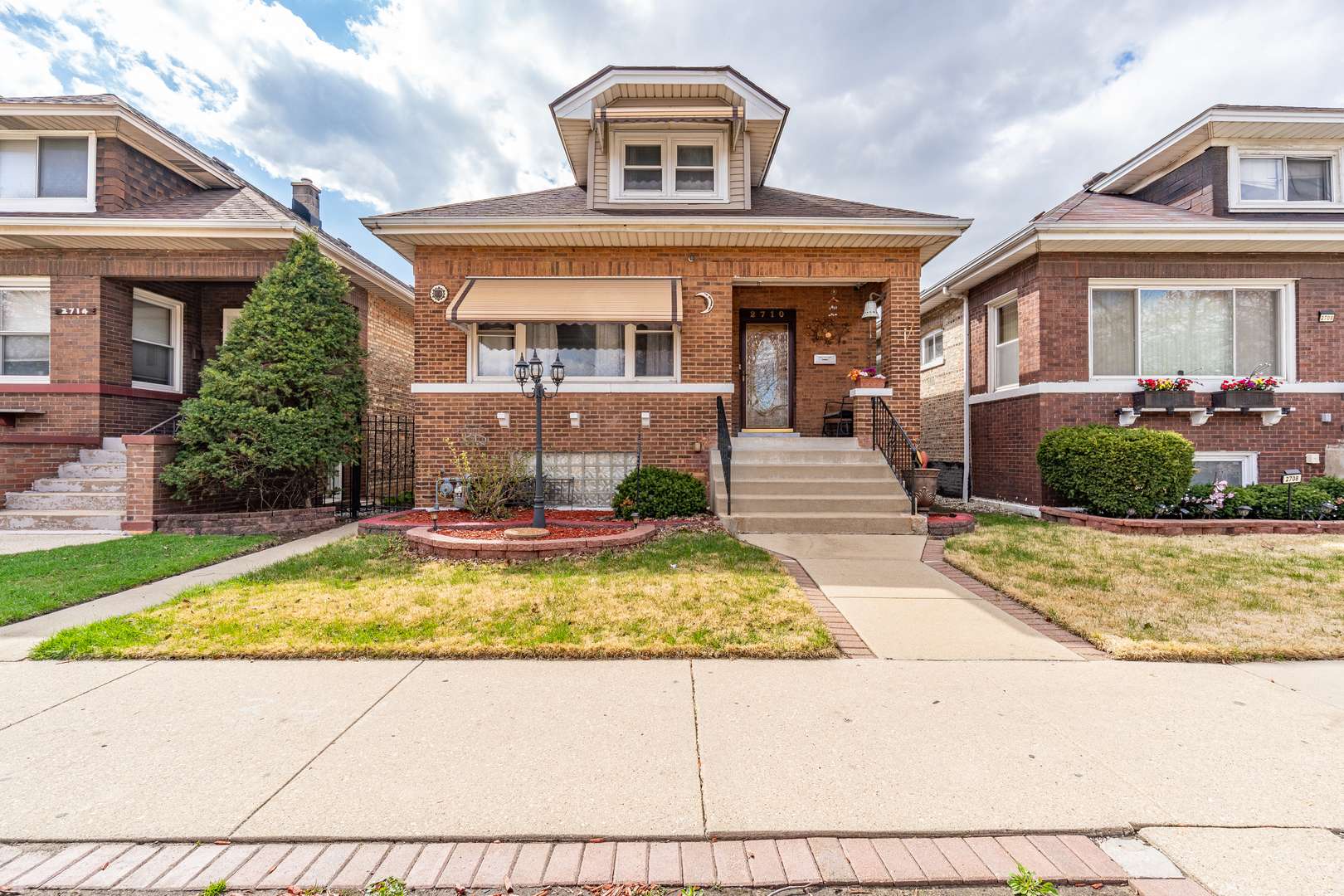2710 Oak Park AVE, Berwyn, IL 60402