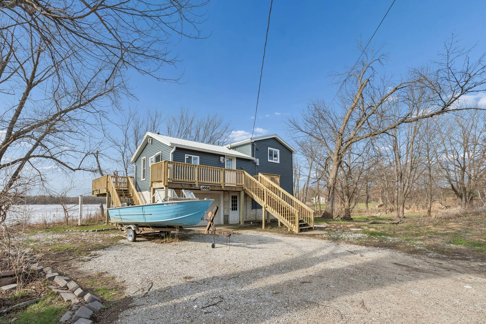 3664 Dismore RD, Muscatine, IA 52761