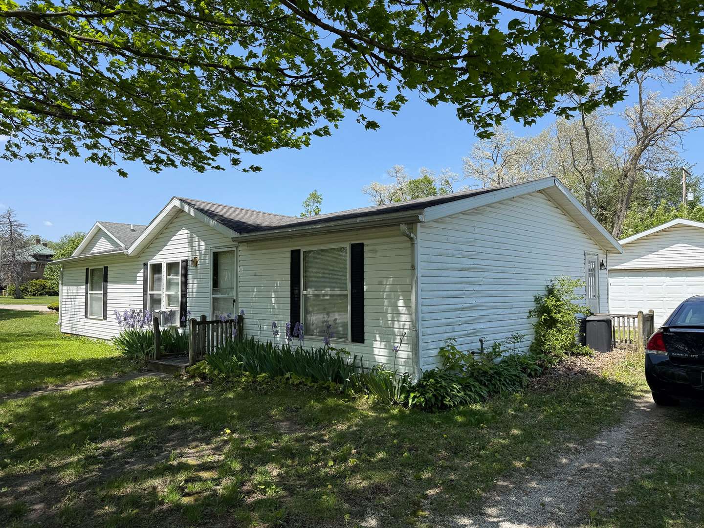 155 E Concord ST, Sheldon, IL 60966