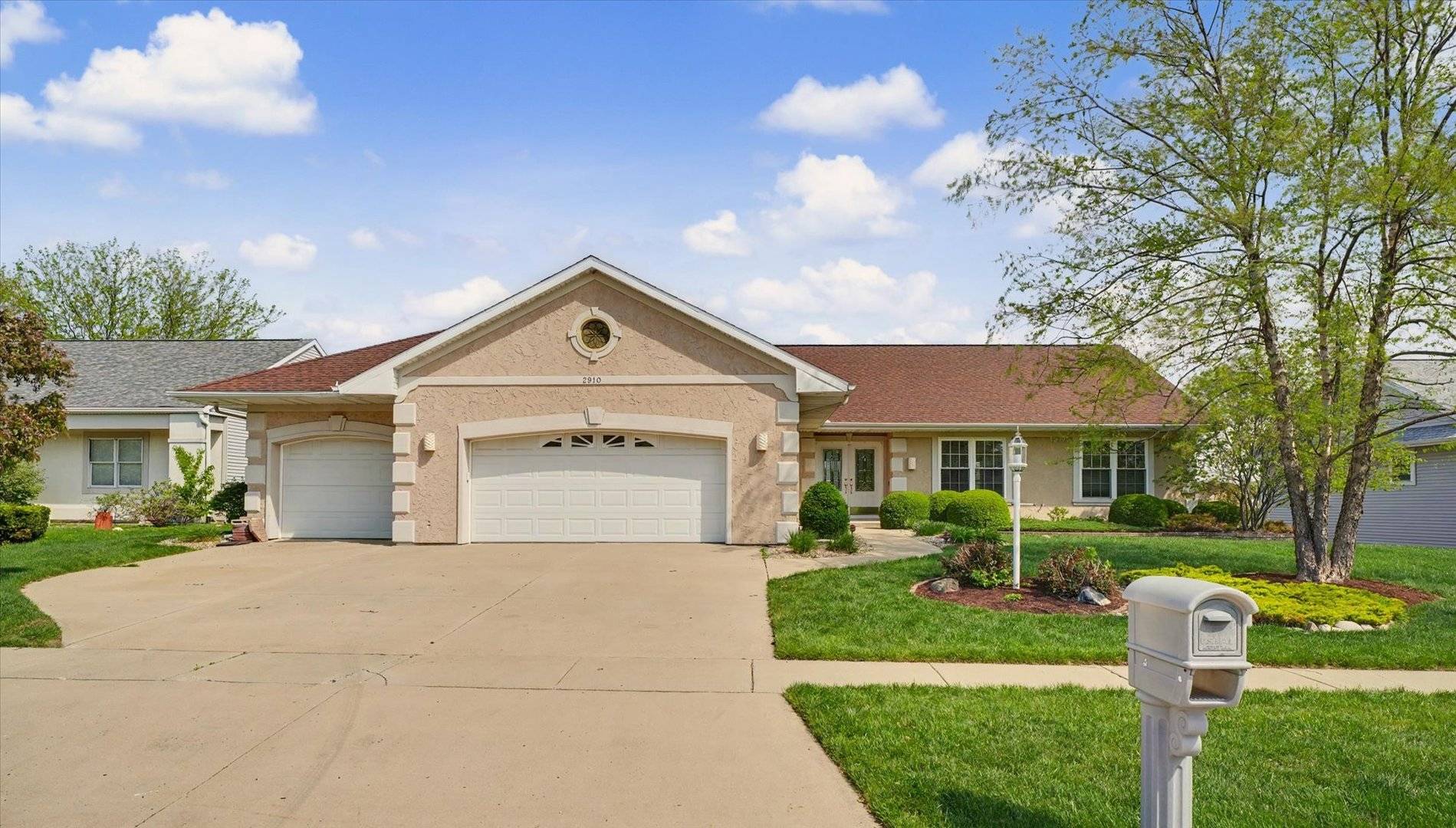 2910 Rutherford DR, Urbana, IL 61802