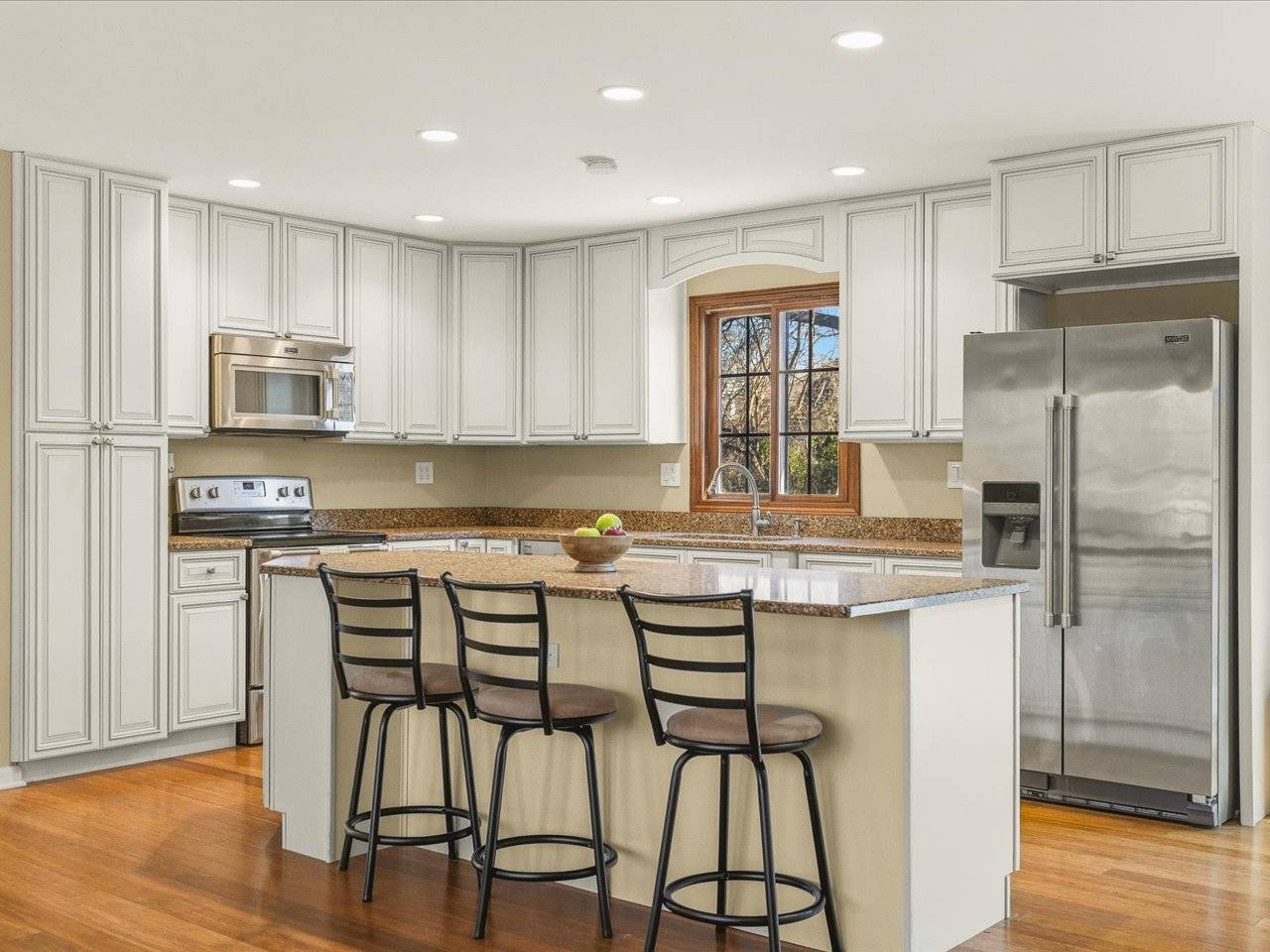 545 Andrew LN, Lake Zurich, IL 60047