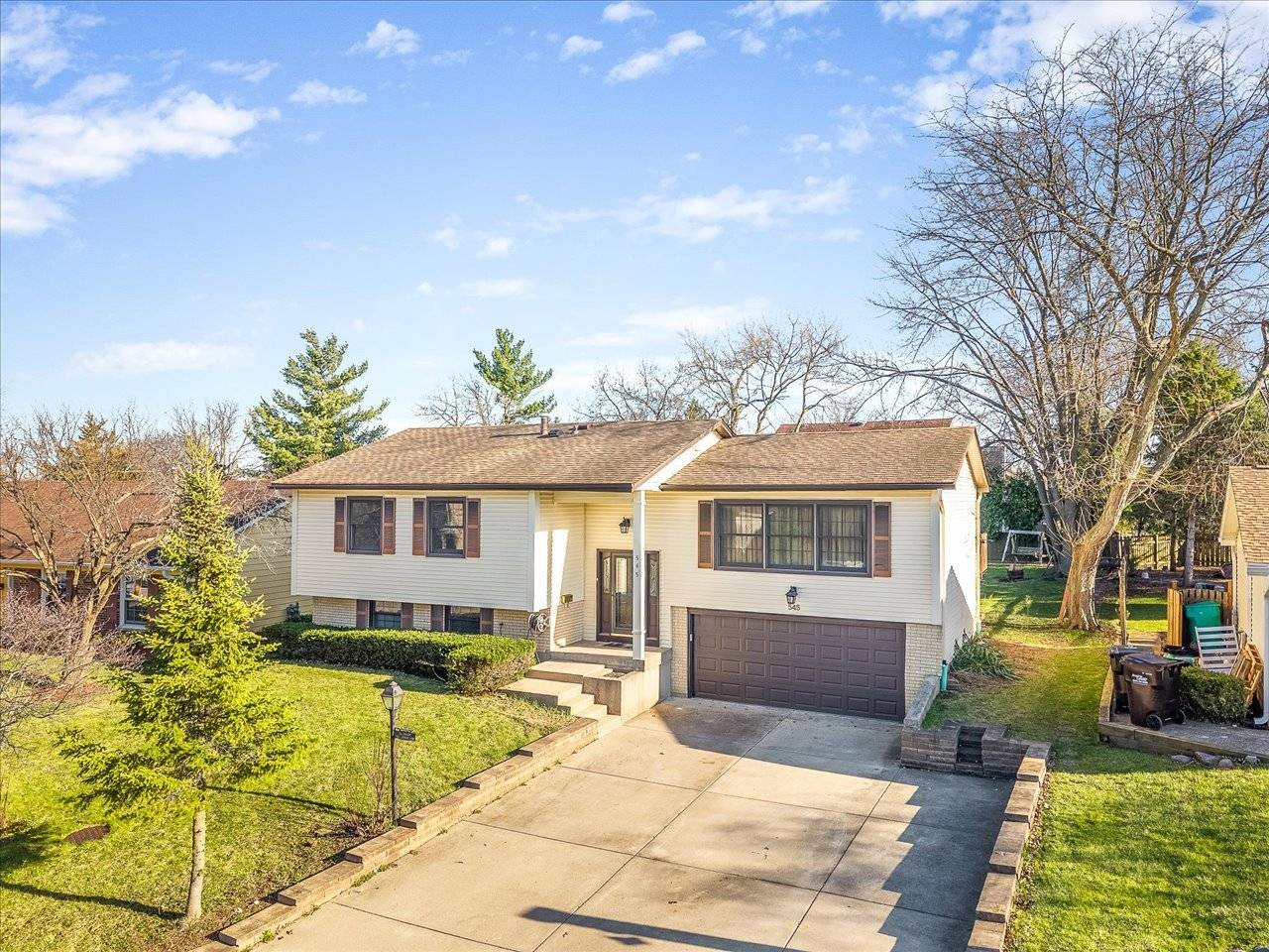 545 Andrew LN, Lake Zurich, IL 60047