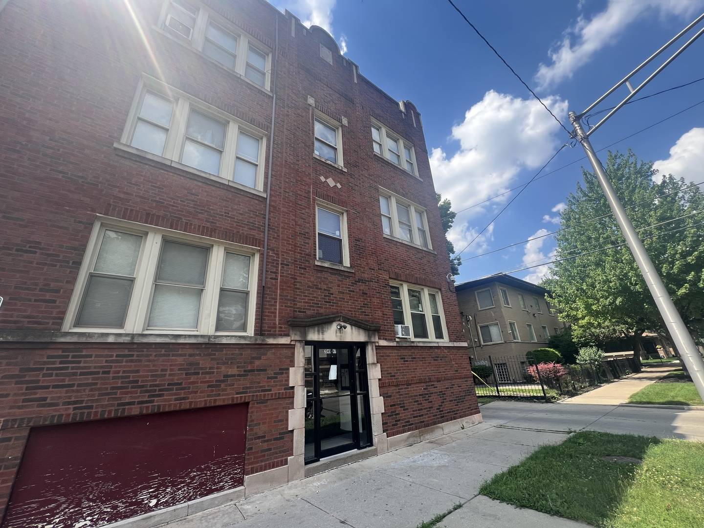 2047 E 68th ST #3W, Chicago, IL 60649