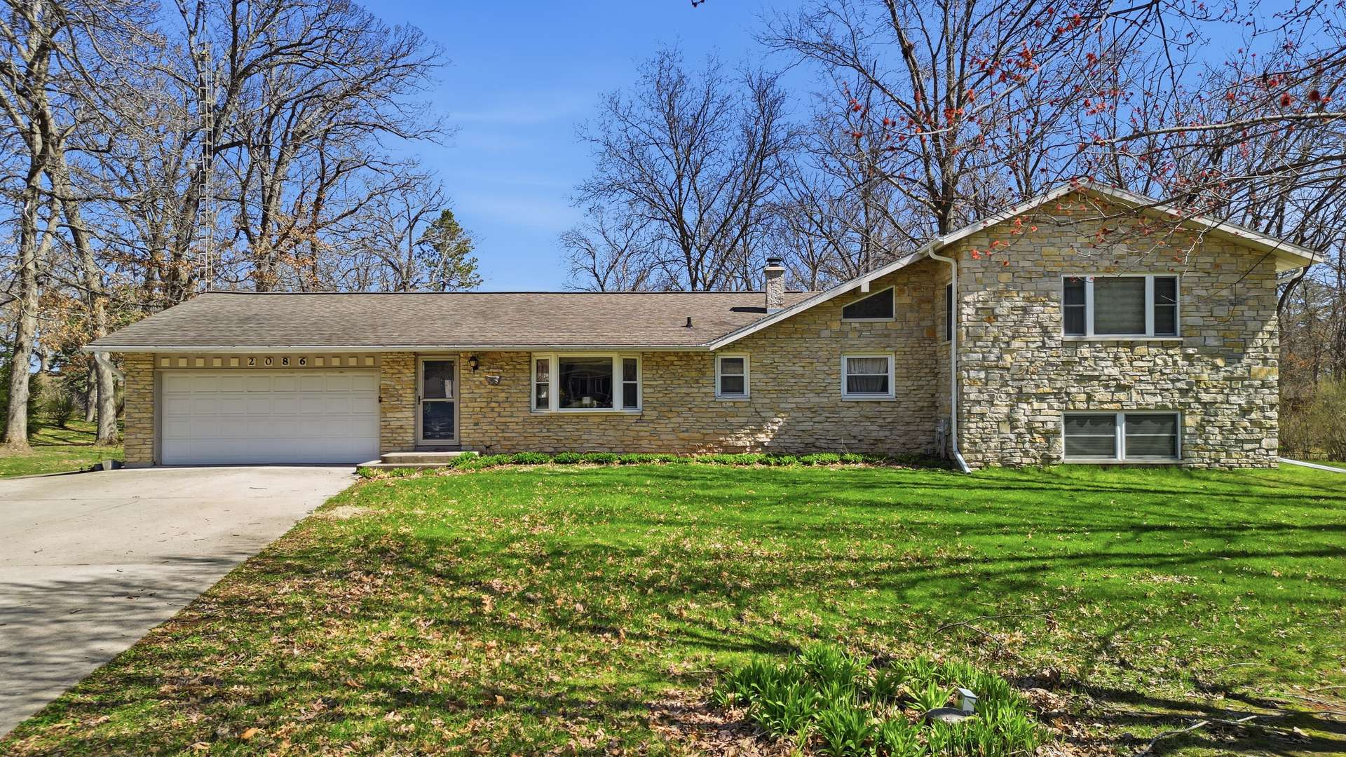 2086 Grand Detour RD, Dixon, IL 61021