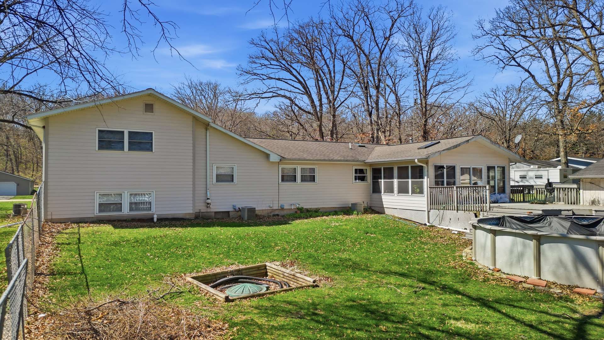 2086 Grand Detour RD, Dixon, IL 61021