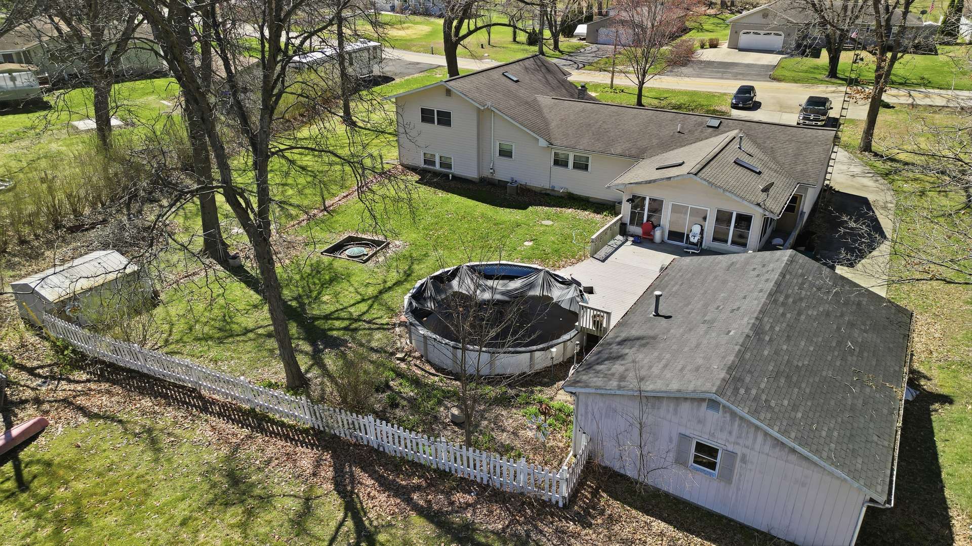 2086 Grand Detour RD, Dixon, IL 61021
