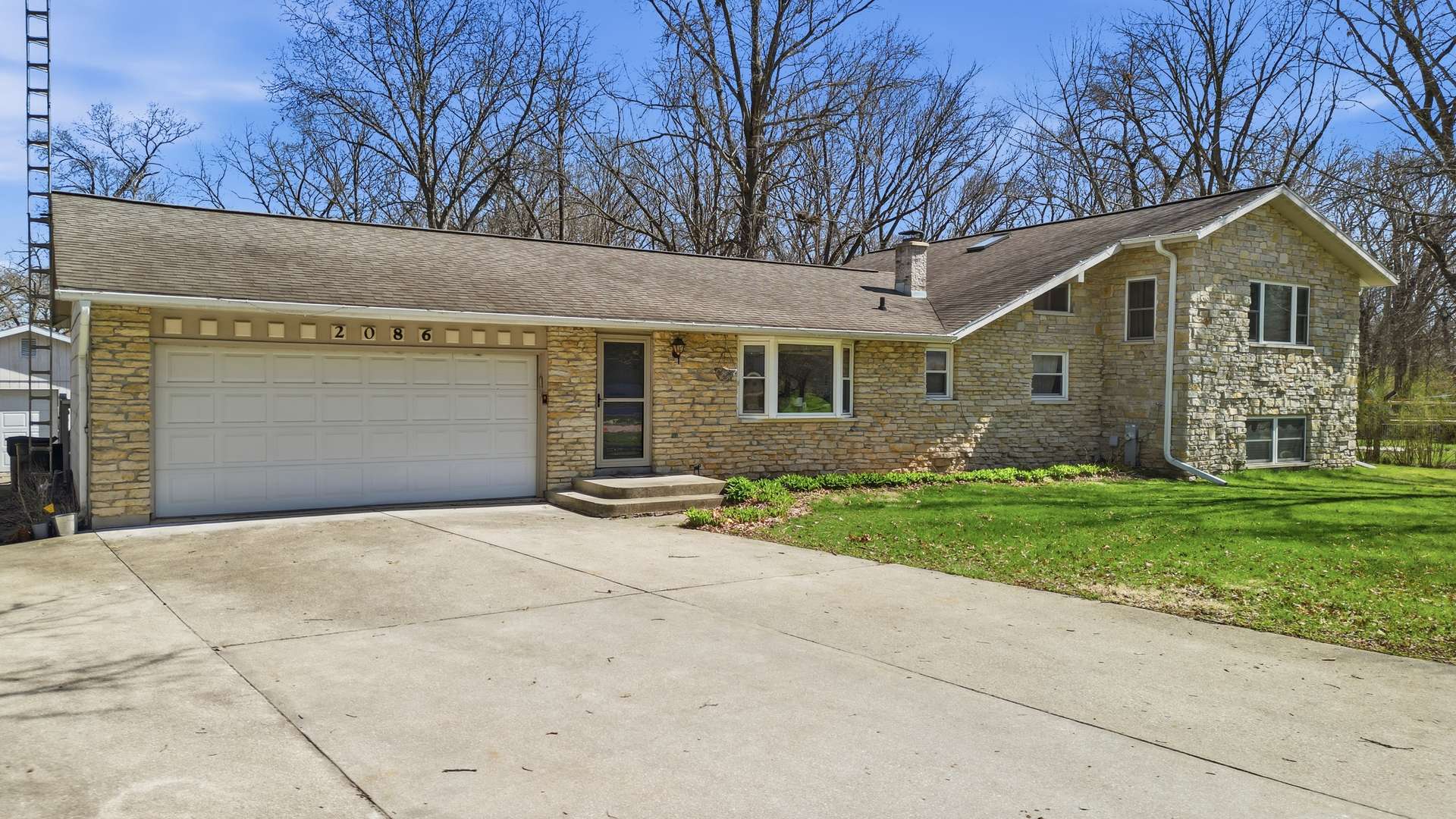 2086 Grand Detour RD, Dixon, IL 61021
