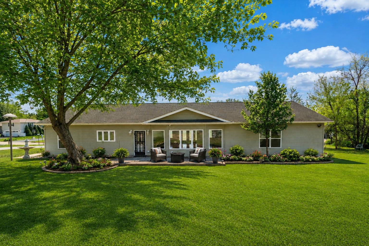 10 Peachtree PL, Harrisburg, IL 62946