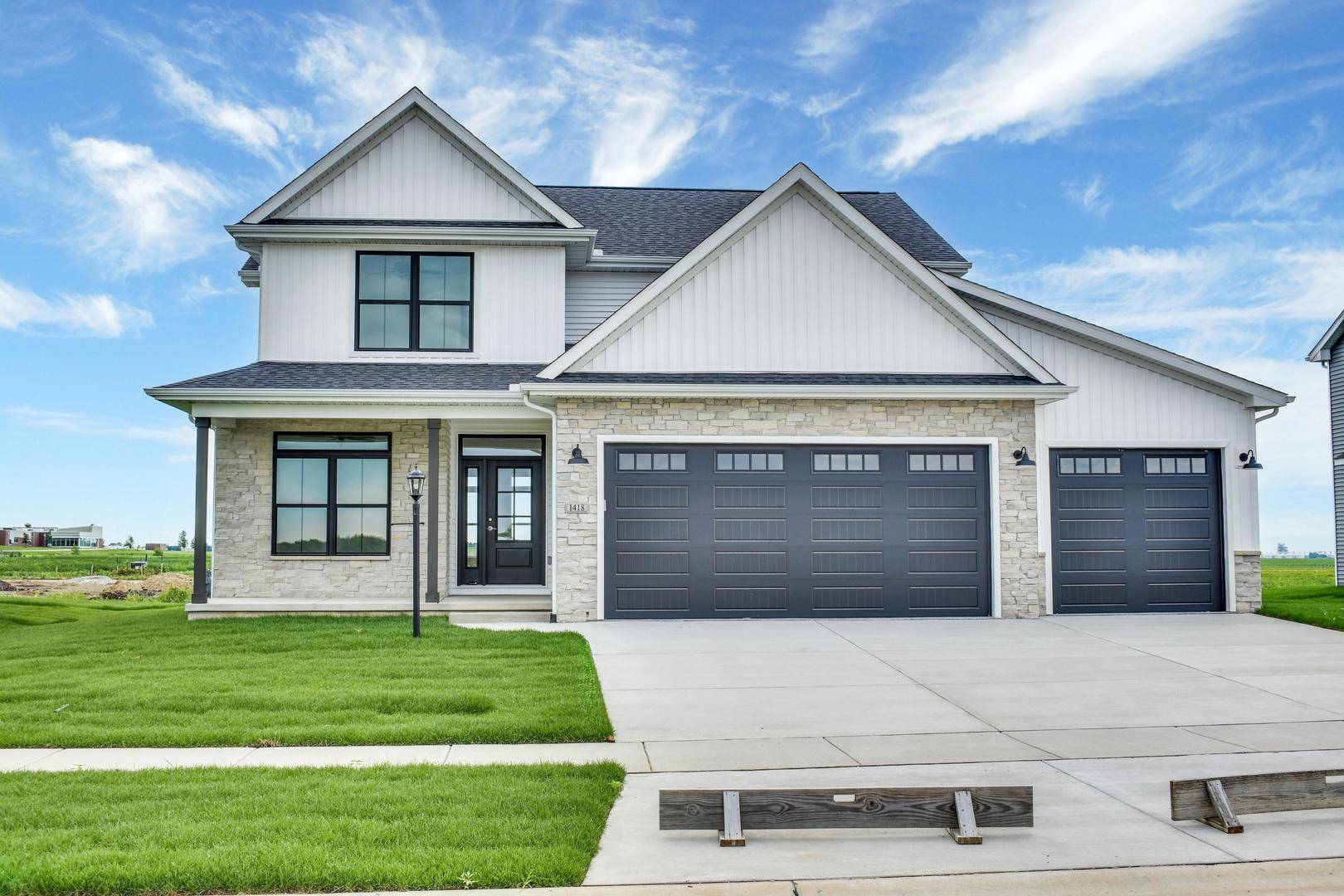 1418 Tinley LN, Mahomet, IL 61853