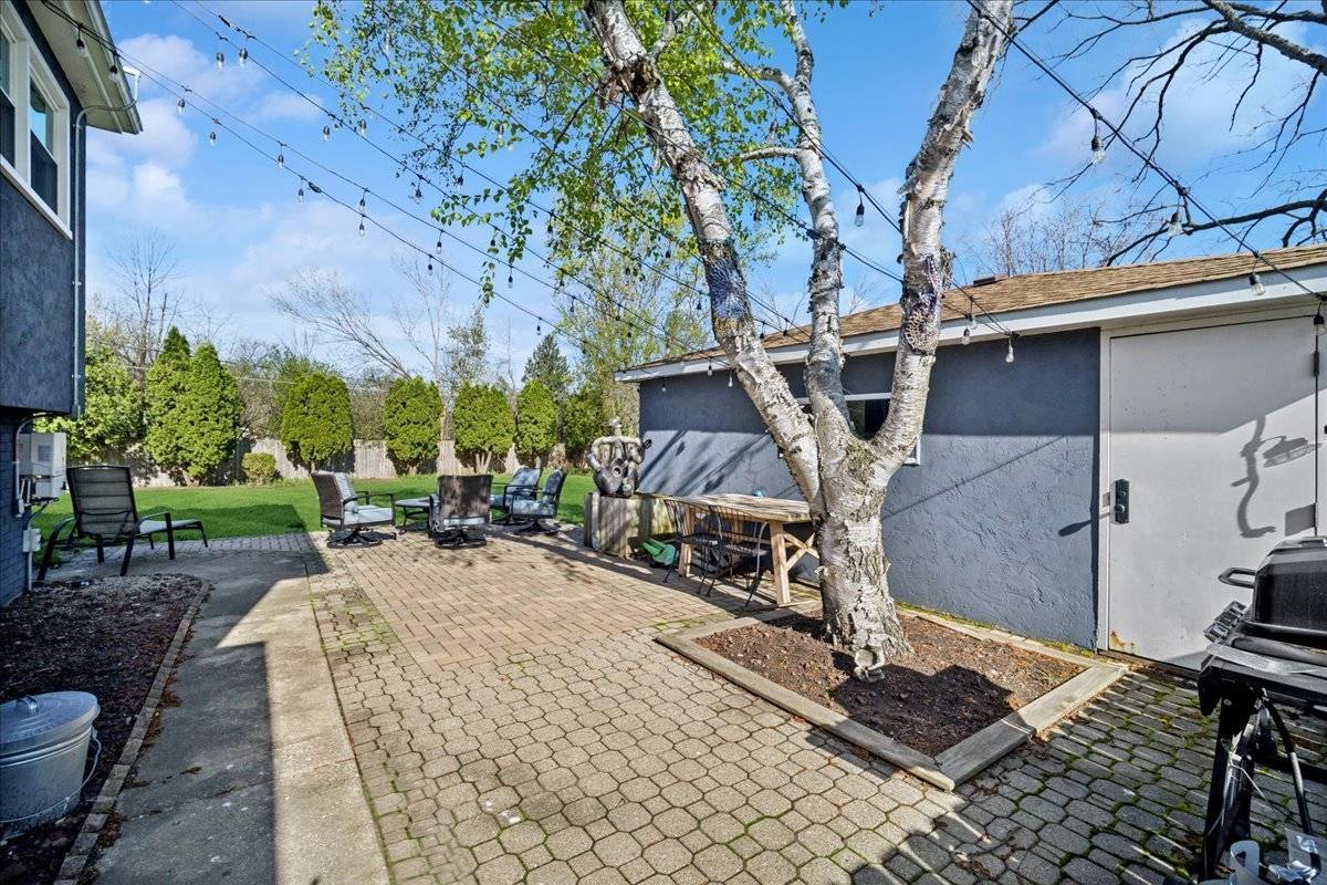 1230 Greenwood CT, Deerfield, IL 60015