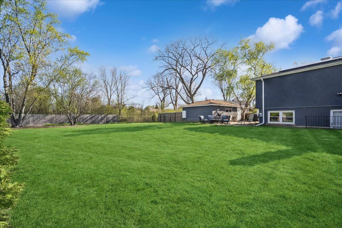 1230 Greenwood CT, Deerfield, IL 60015