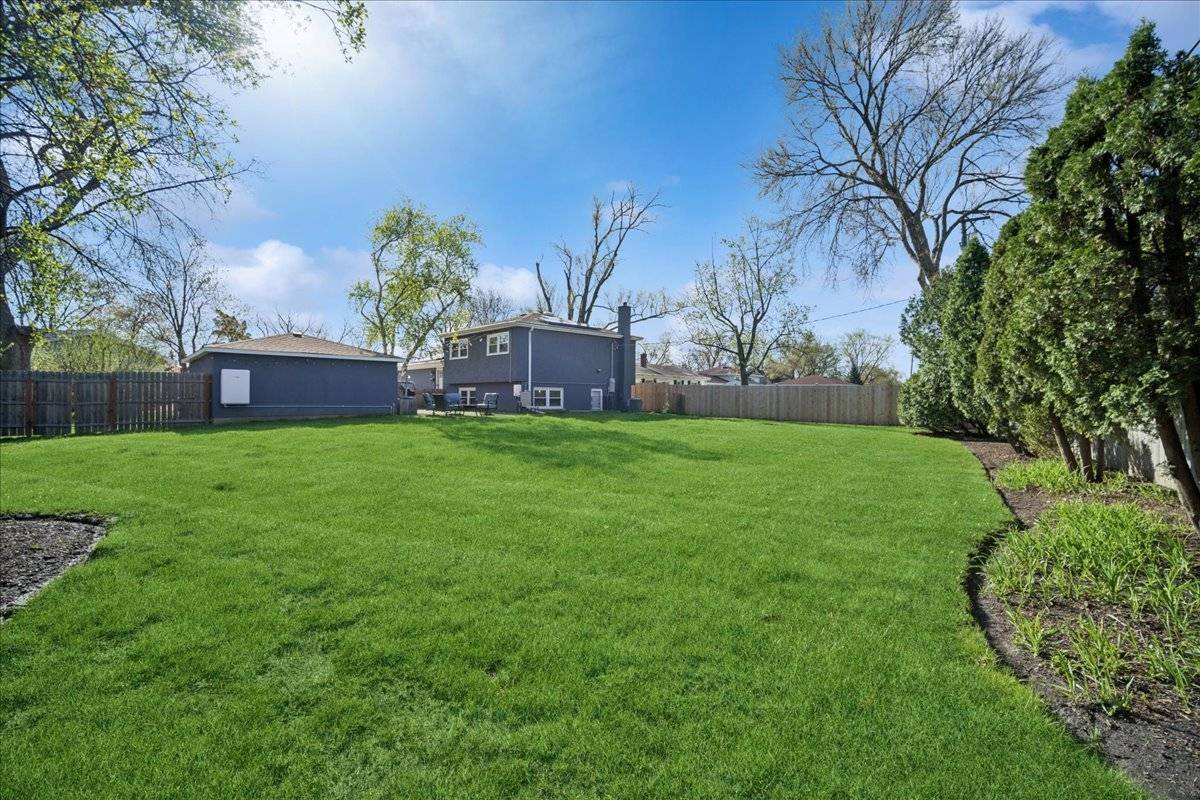 1230 Greenwood CT, Deerfield, IL 60015