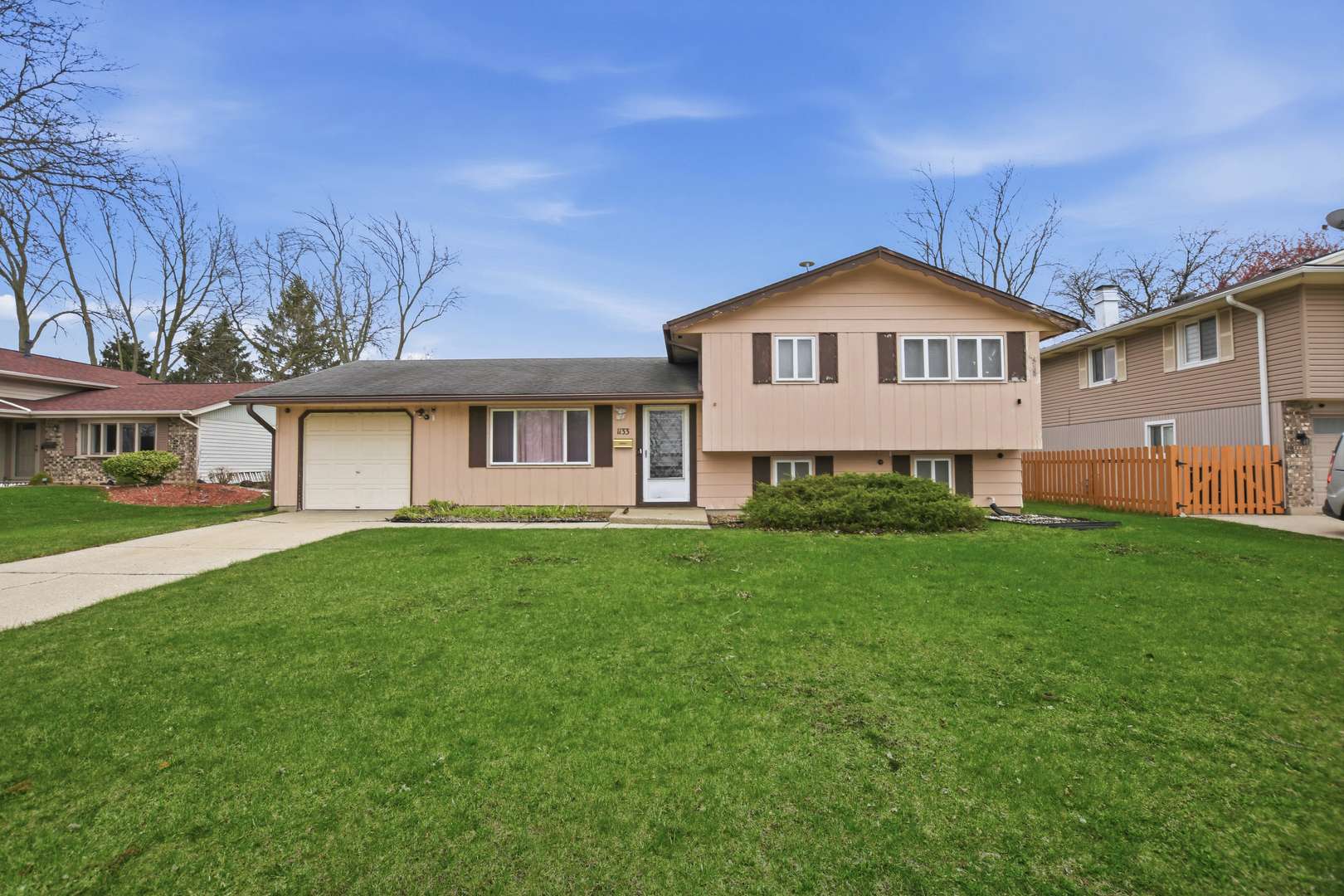 1133 Perth DR, Schaumburg, IL 60194