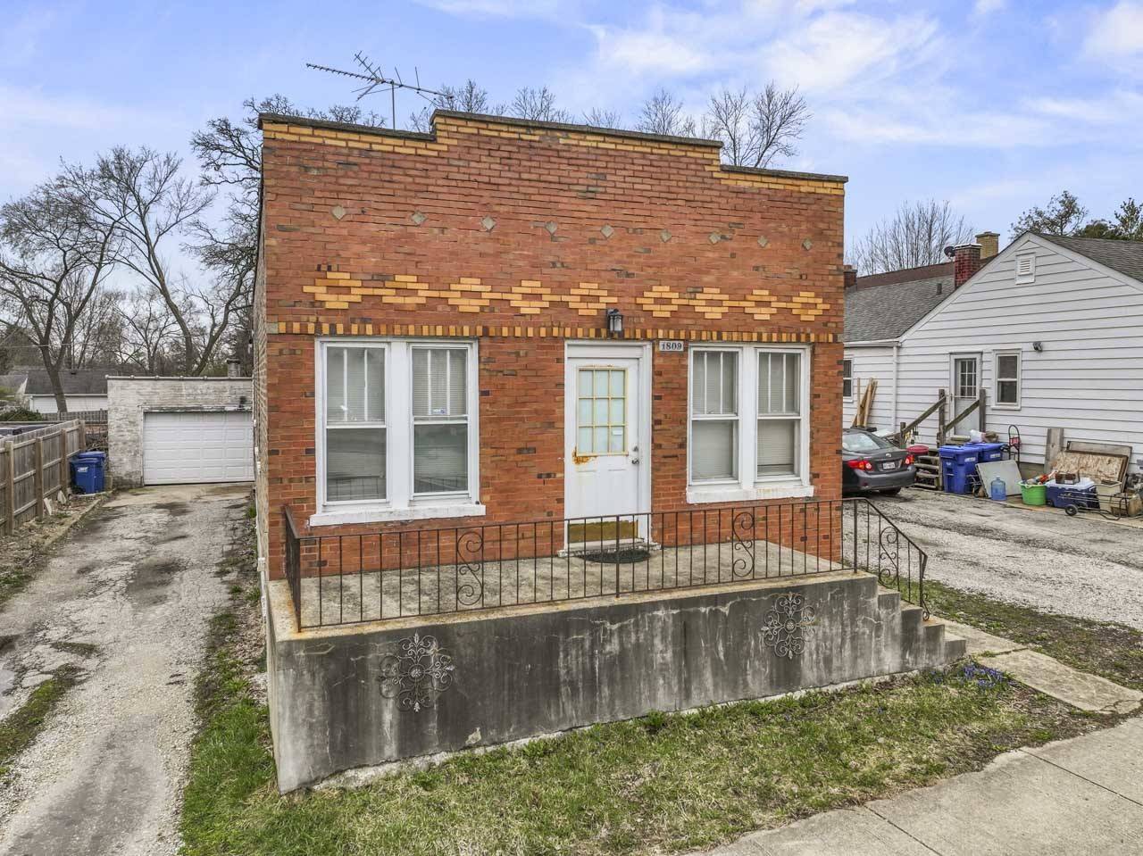1809 Ogden AVE, Lisle, IL 60532