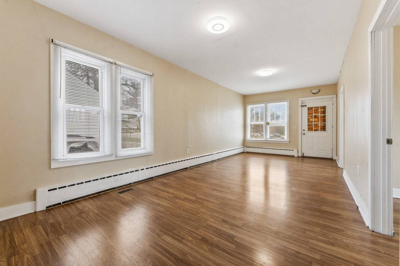 1809 Ogden AVE, Lisle, IL 60532