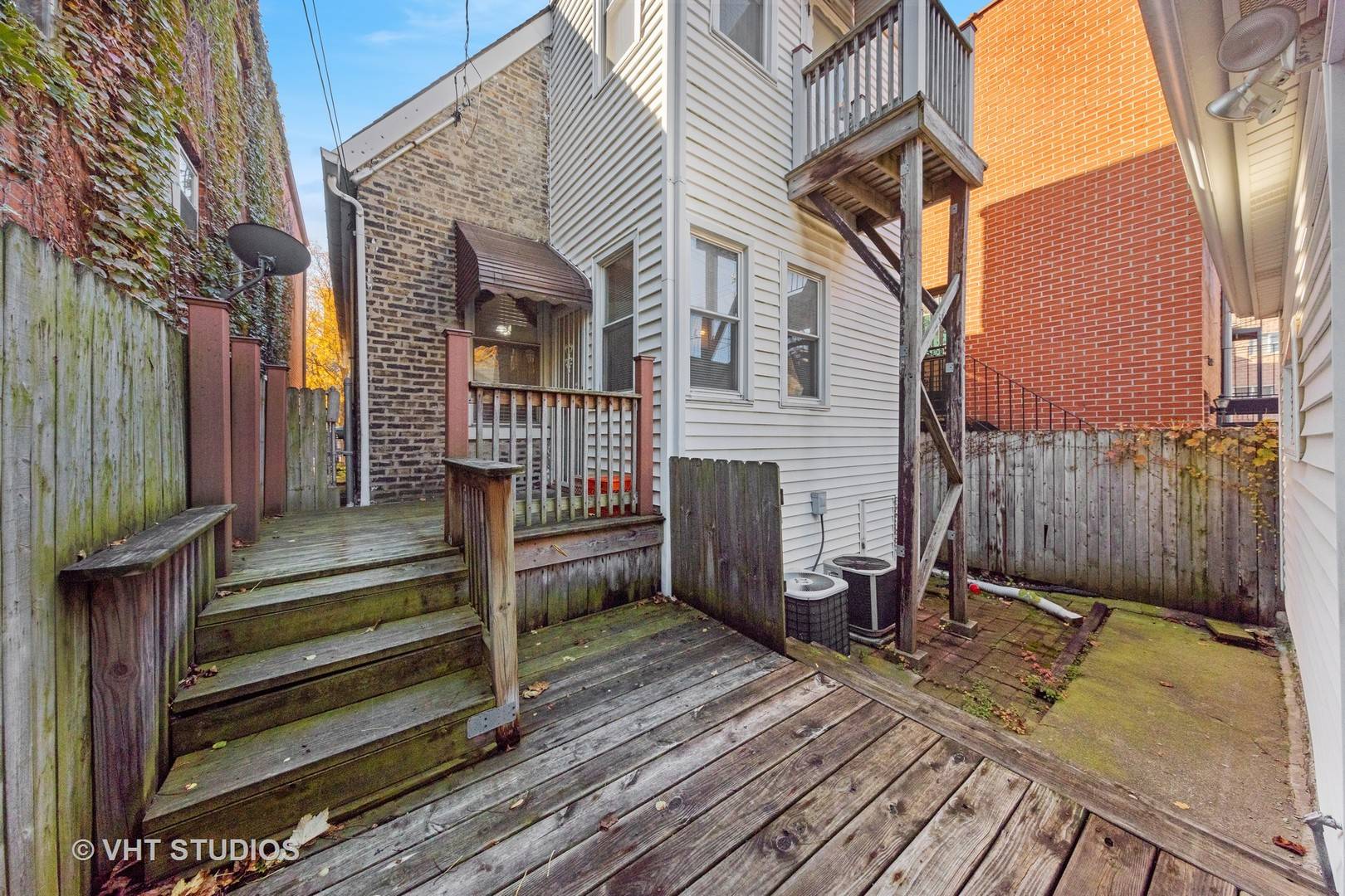 2242 W Taylor ST, Chicago, IL 60612