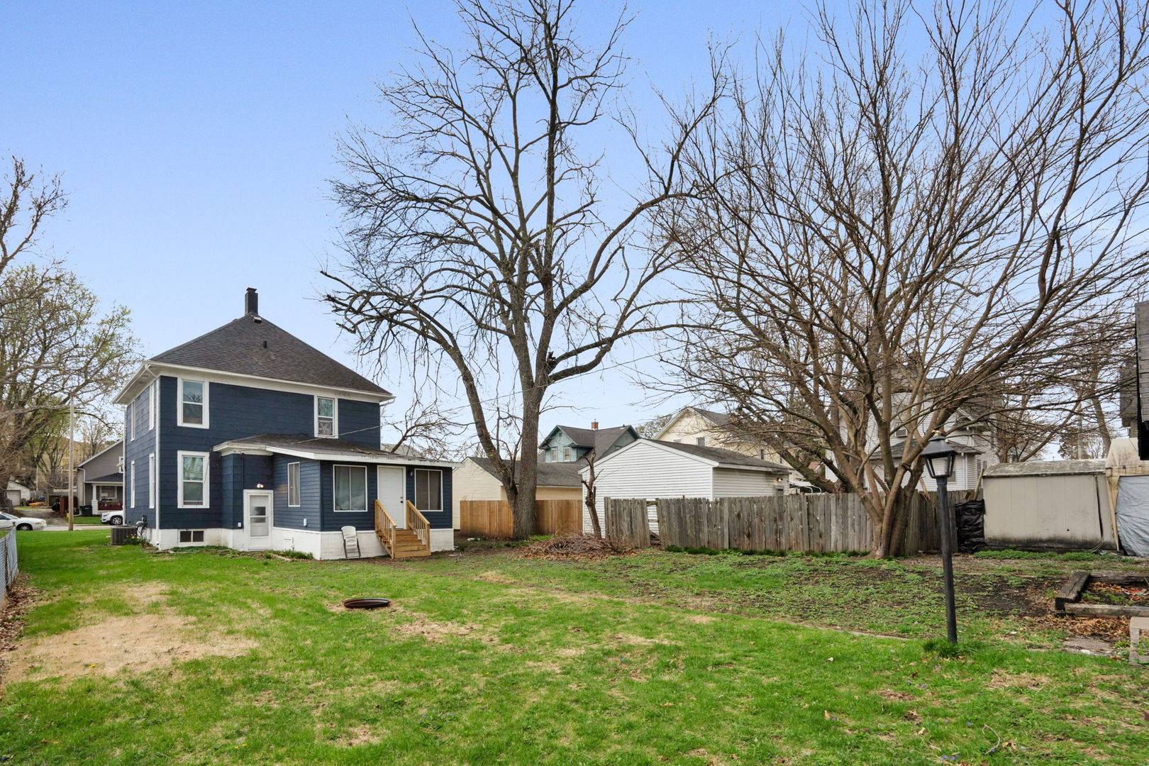 1446 W High ST, Davenport, IA 52804