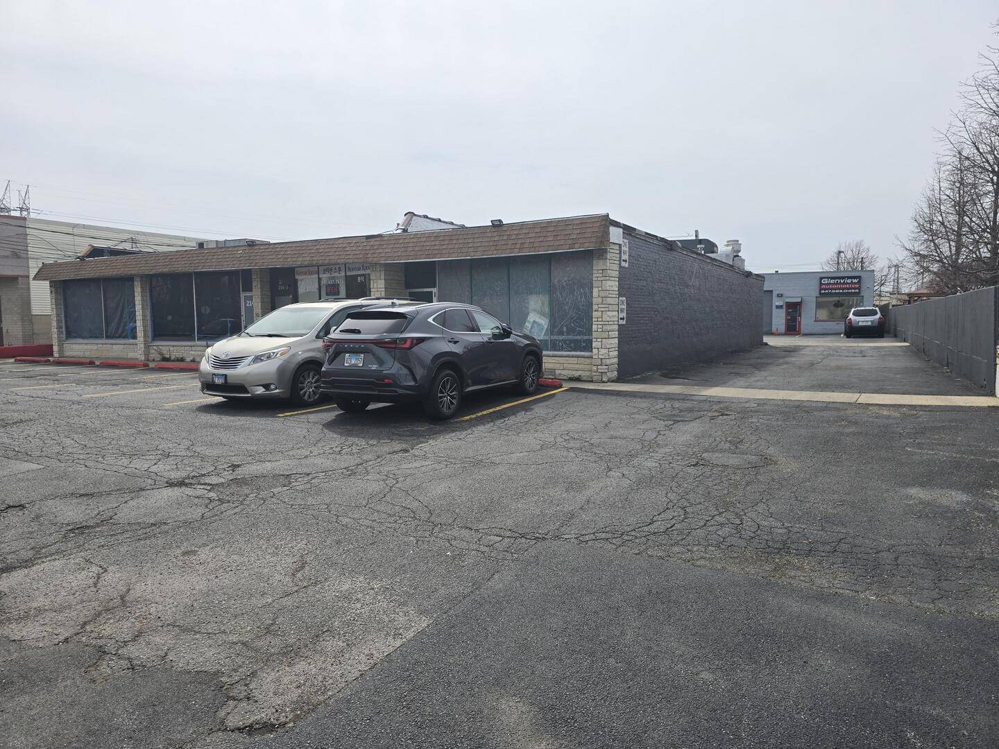 214 Greenwood RD #2, Glenview, IL 60025