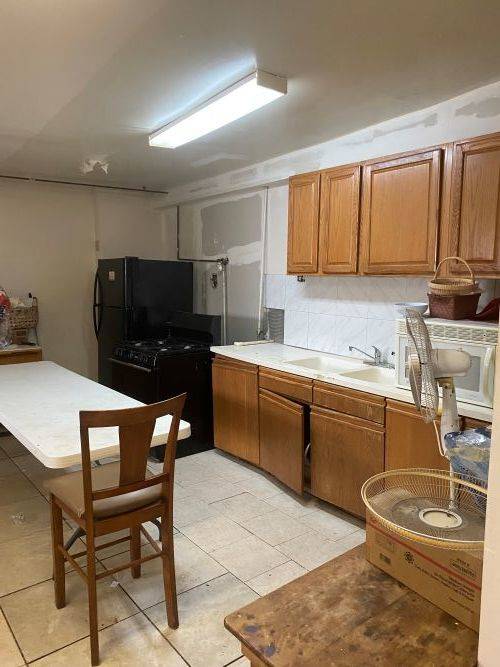 621 E 75th ST, Chicago, IL 60619