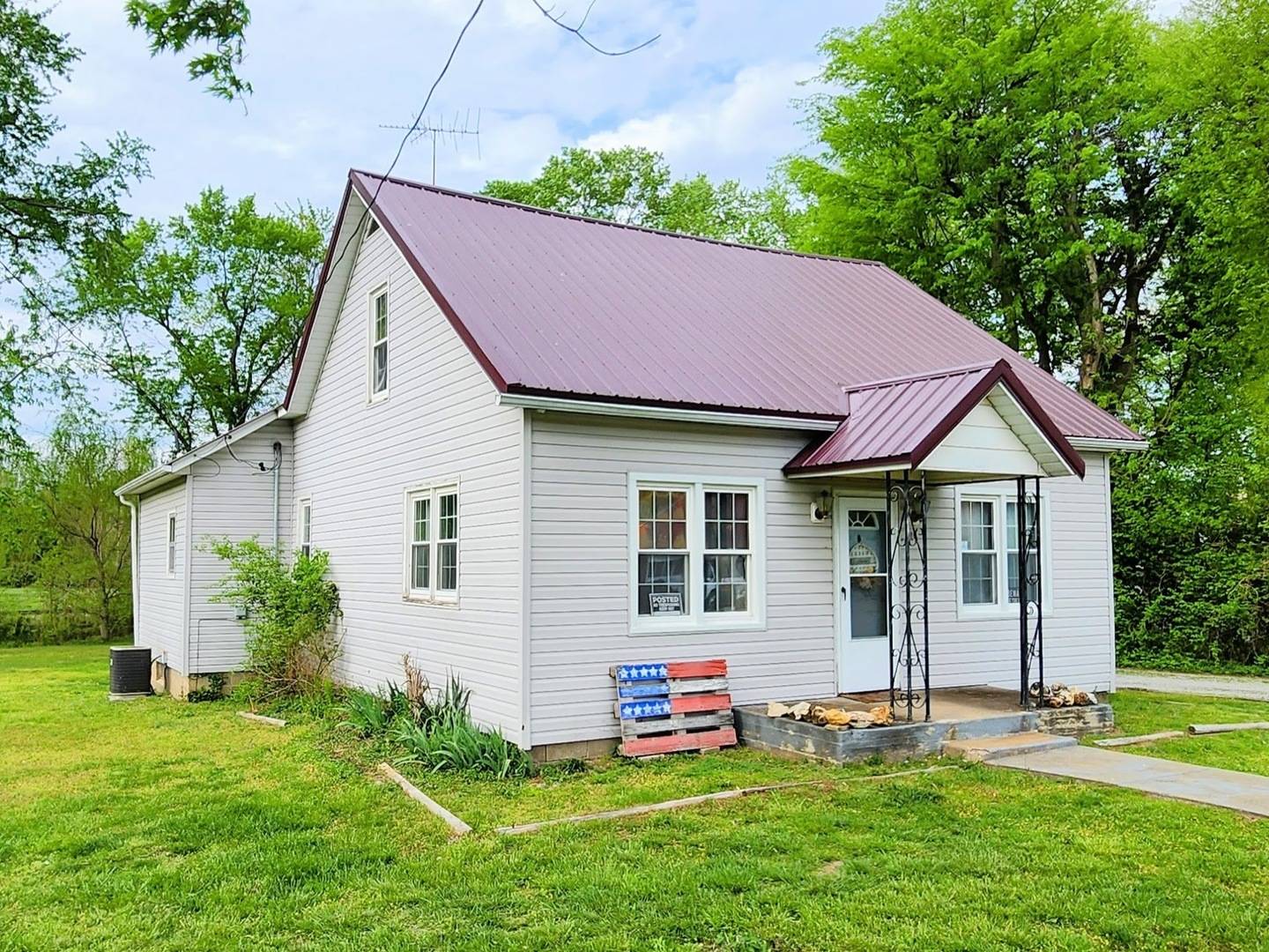 205 W Maple ST, Coulterville, IL 62237