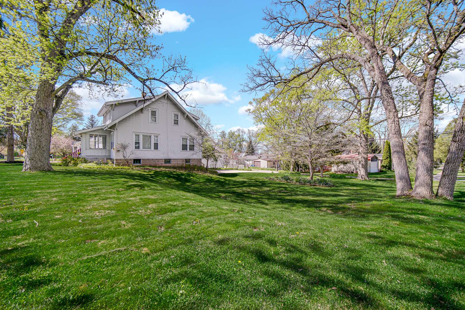 415 Elmhurst ST, Valparaiso, IN 46385