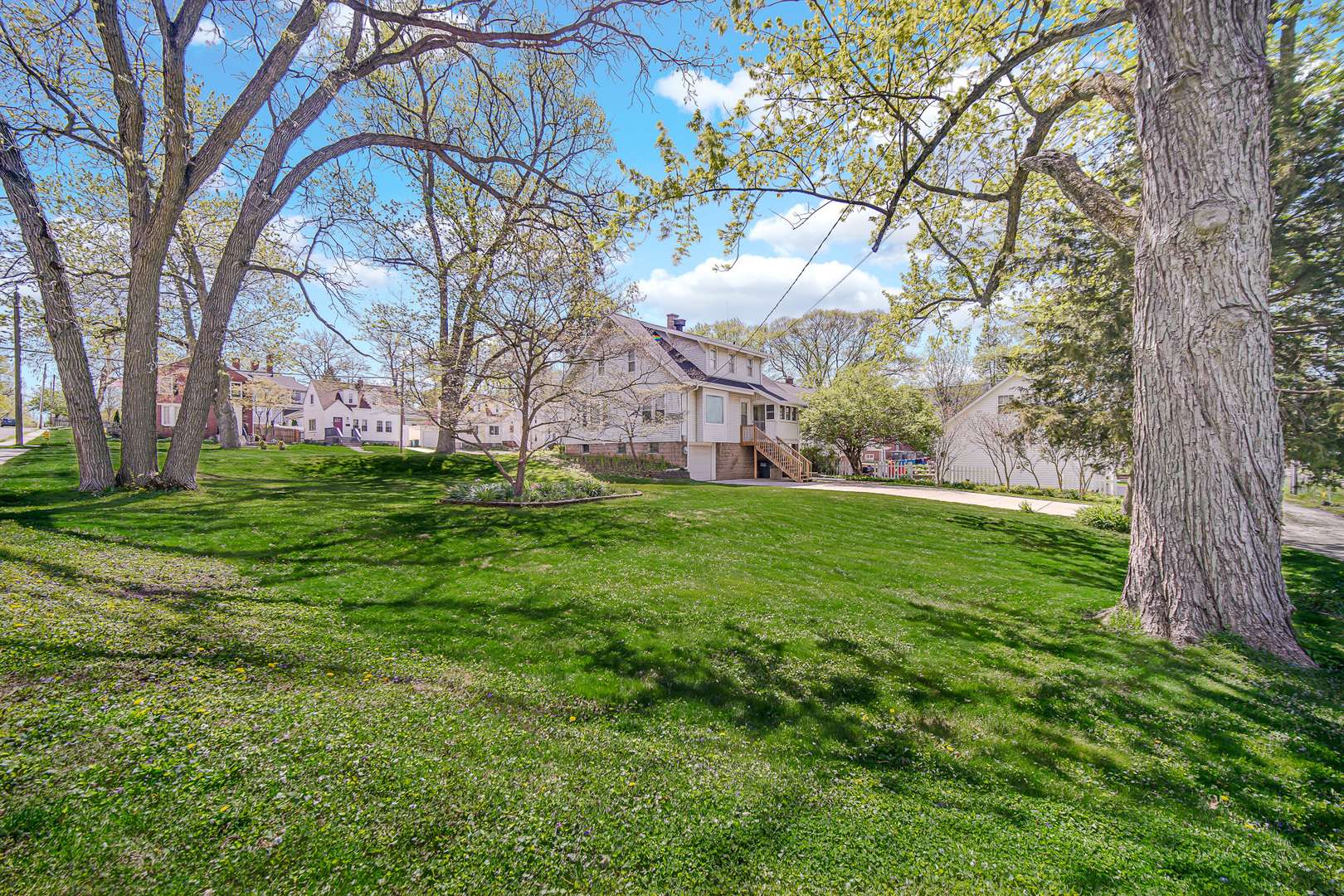 415 Elmhurst ST, Valparaiso, IN 46385