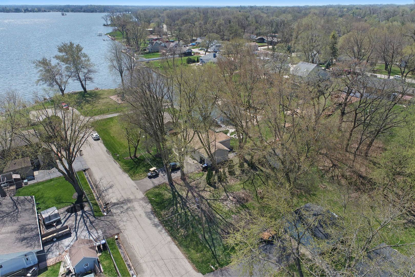 5207 N Lake ST, Mchenry, IL 60050