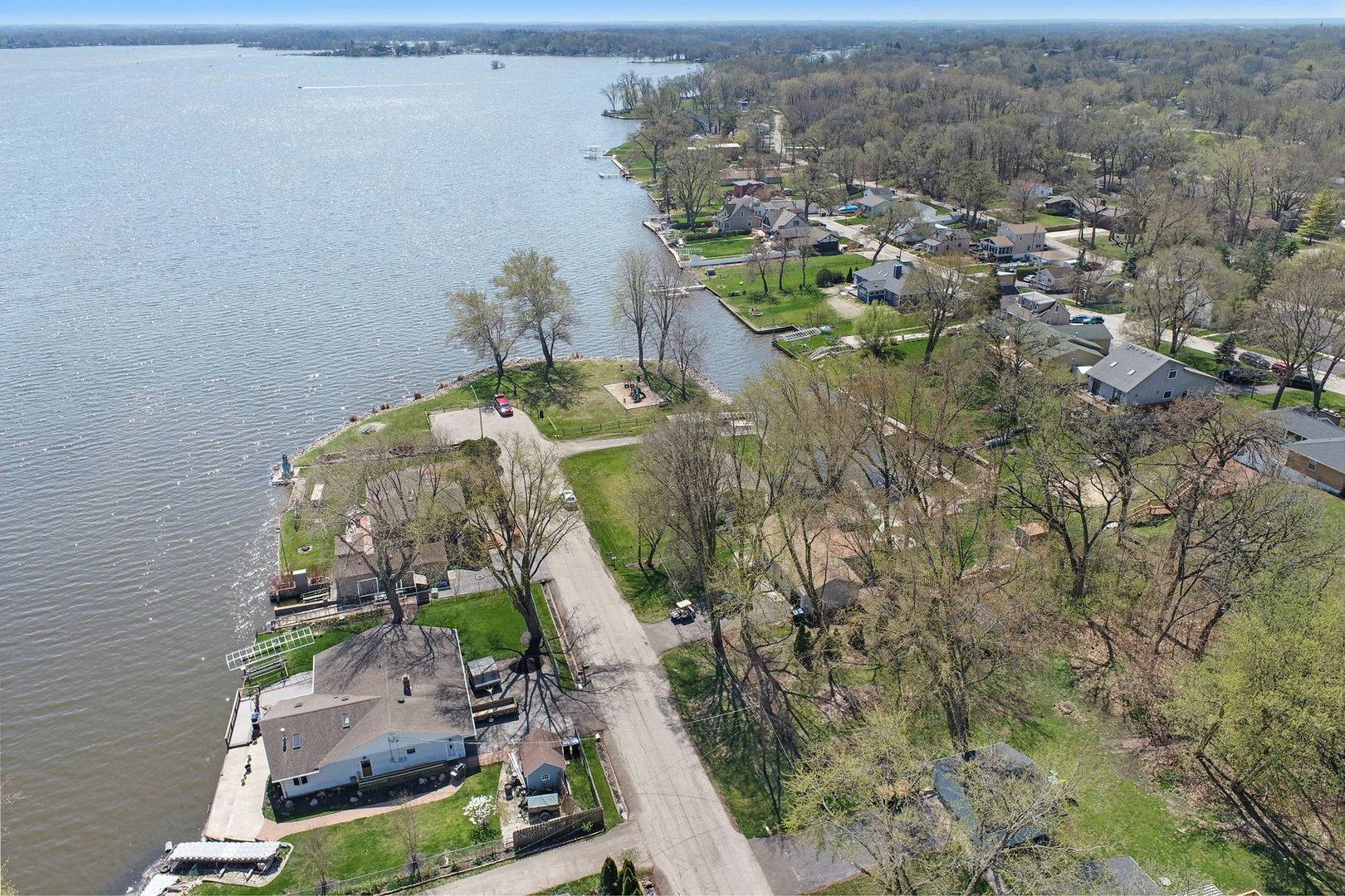 5207 N Lake ST, Mchenry, IL 60050
