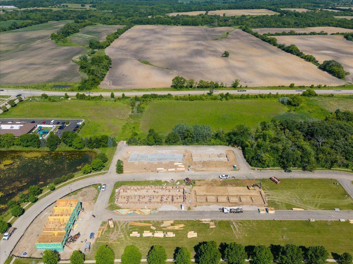 40 US Highway 45 HWY, Lindenhurst, IL 60046