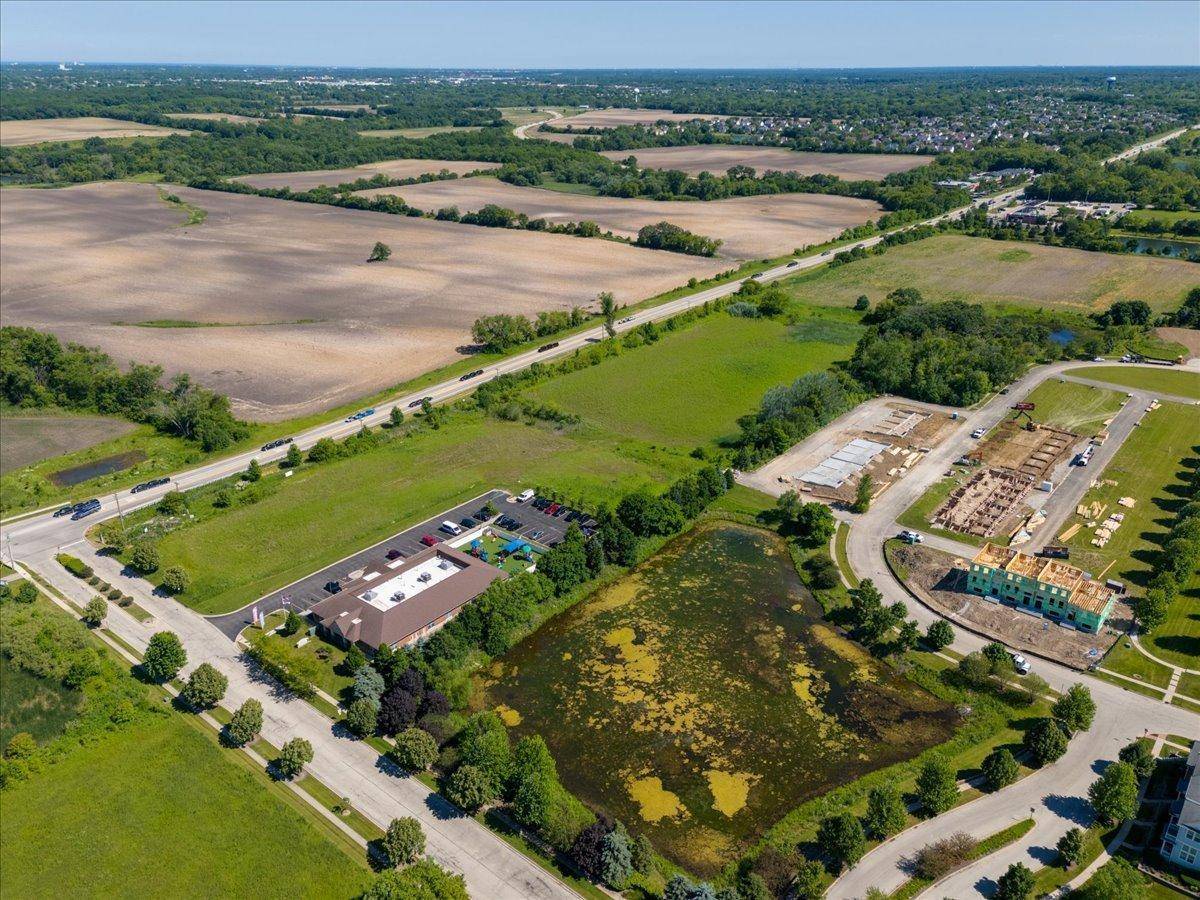 40 US Highway 45 HWY, Lindenhurst, IL 60046