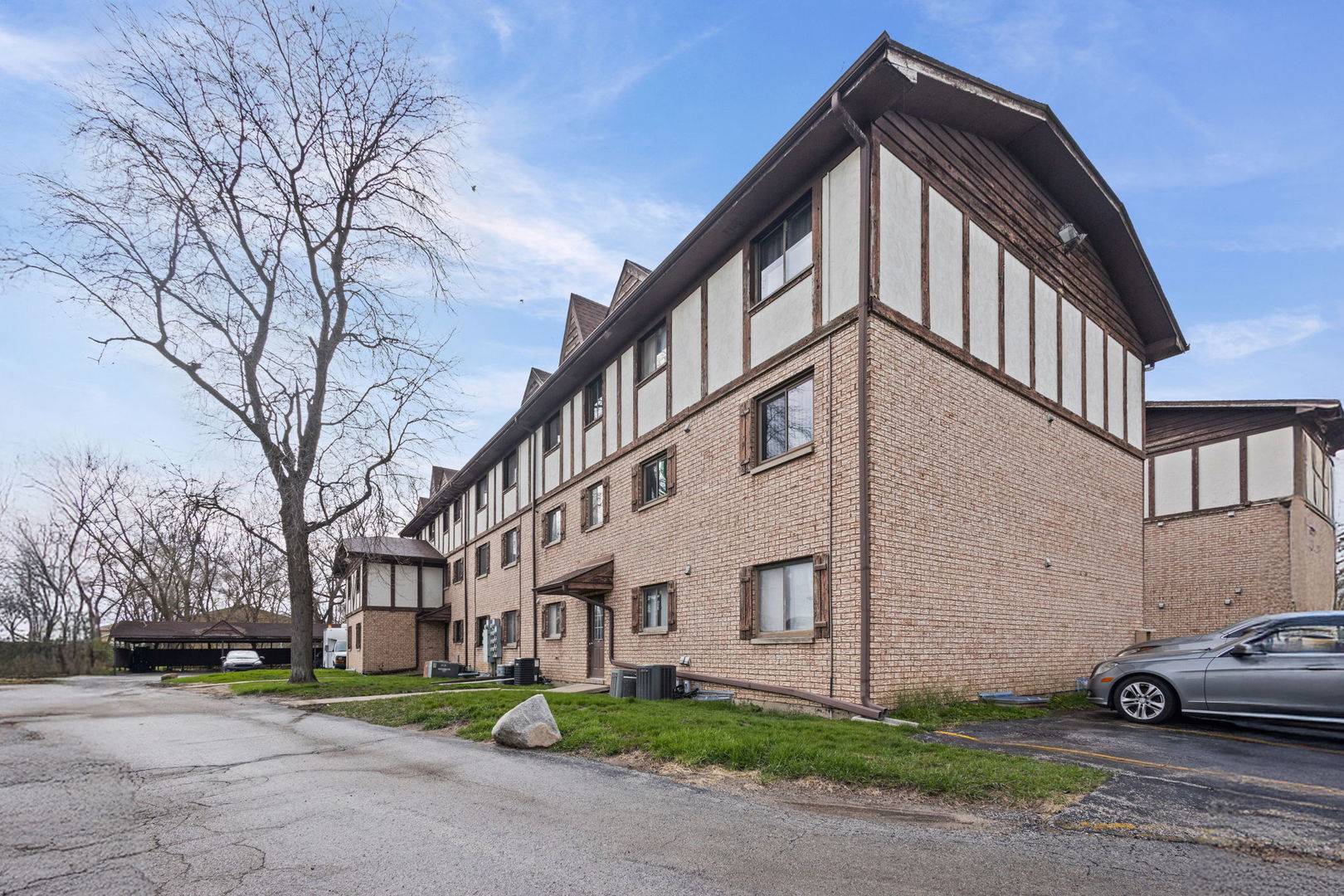 2815 Glenwood Lansing RD #205, Lynwood, IL 60411